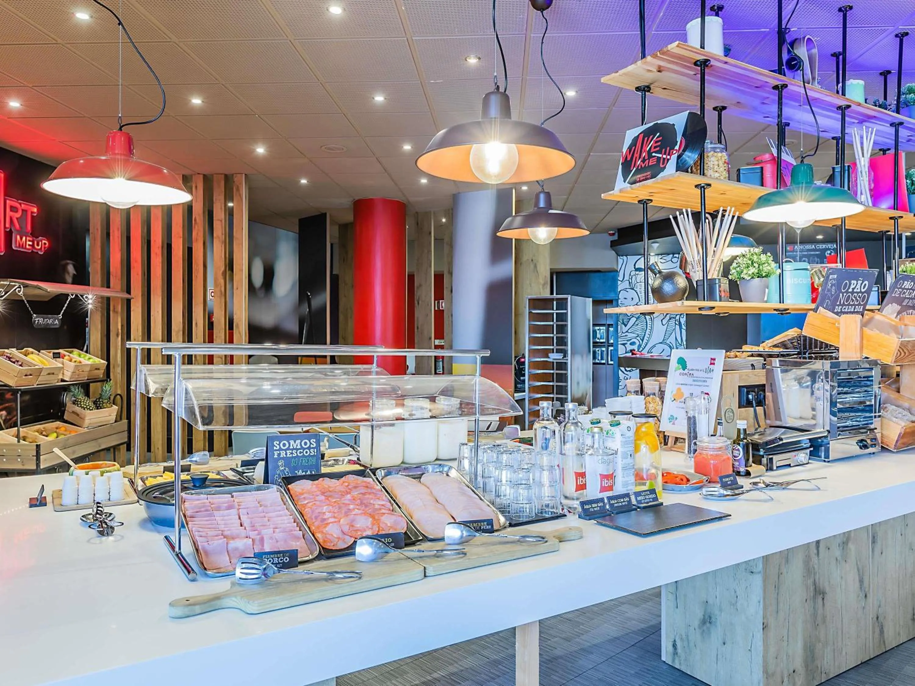 Breakfast in Hotel ibis Porto Gaia