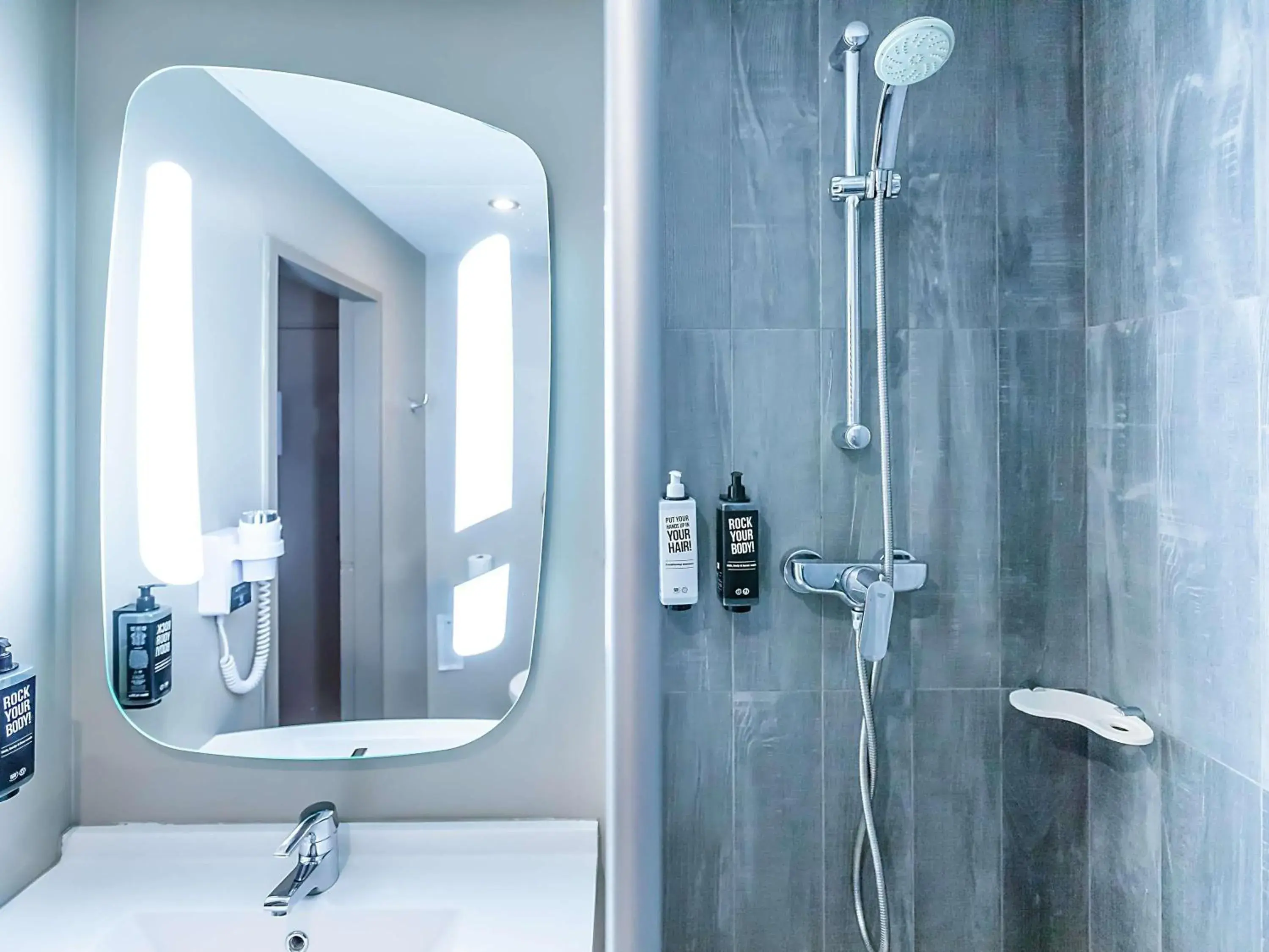 Property building in Hotel ibis Porto Gaia Property building in Hotel ibis Porto Gaia