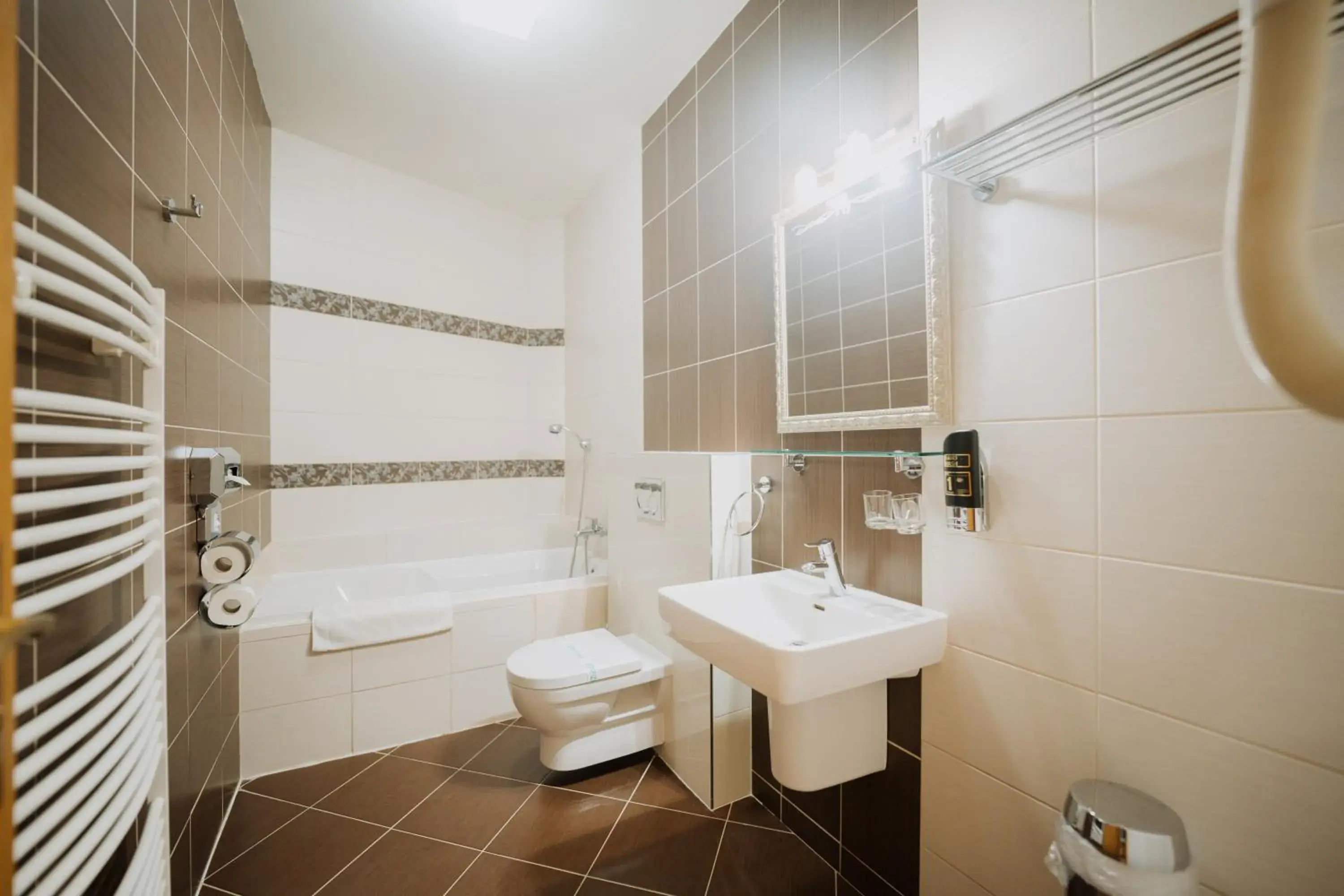 Deluxe Double Room with Bath - single occupancy in Hotel Rokoko Košice Deluxe Double Room with Bath - single occupancy in Hotel Rokoko Košice