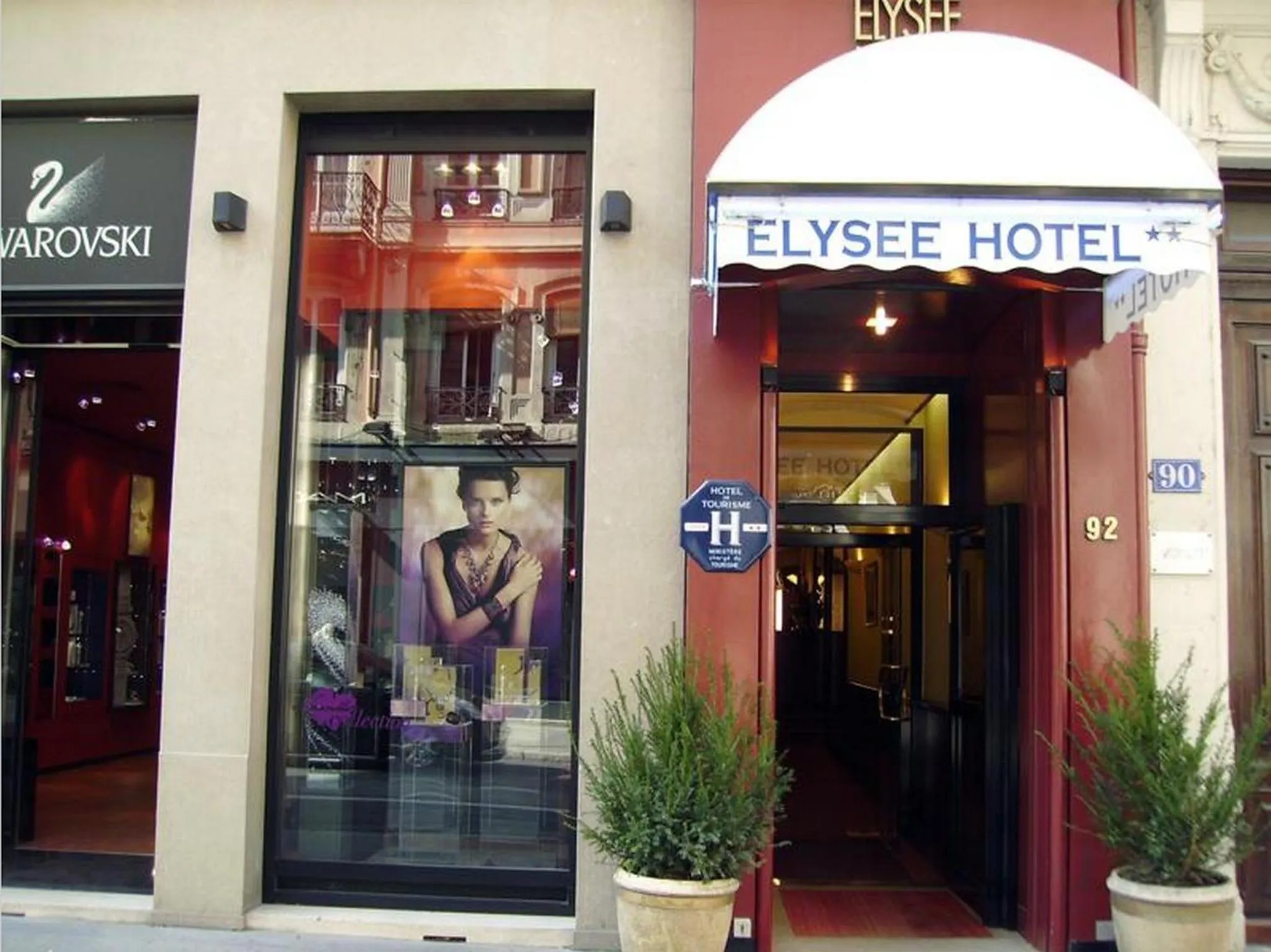 Facade/entrance in Hotel Elysée