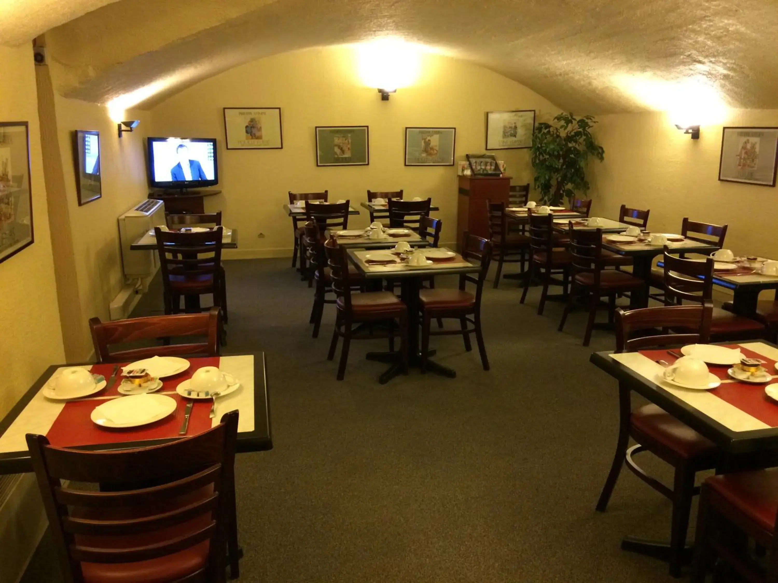 Restaurant/places to eat in Hotel Elysée Restaurant/places to eat in Hotel Elysée