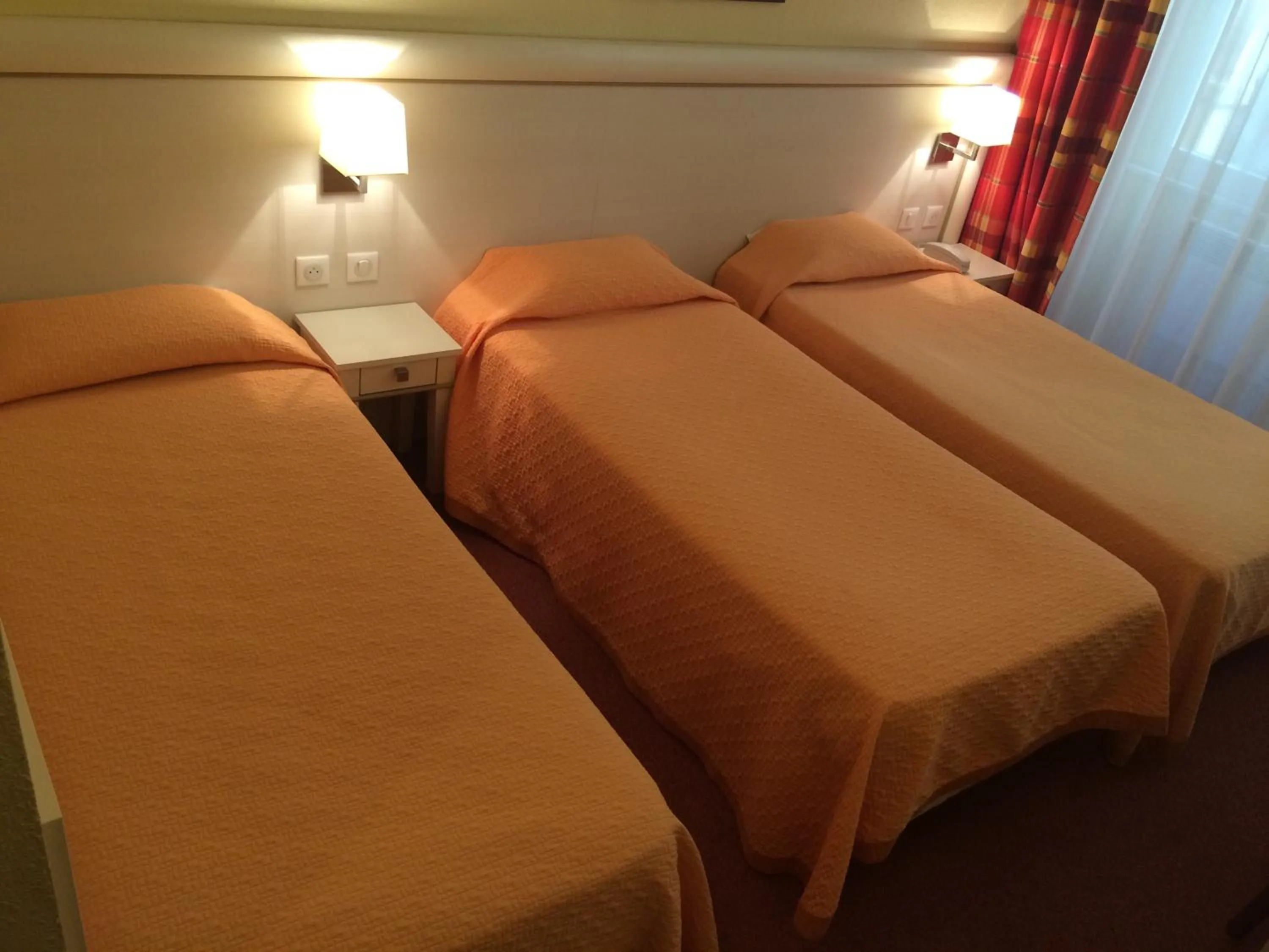Photo of the whole room, Bed in Hotel Elysée