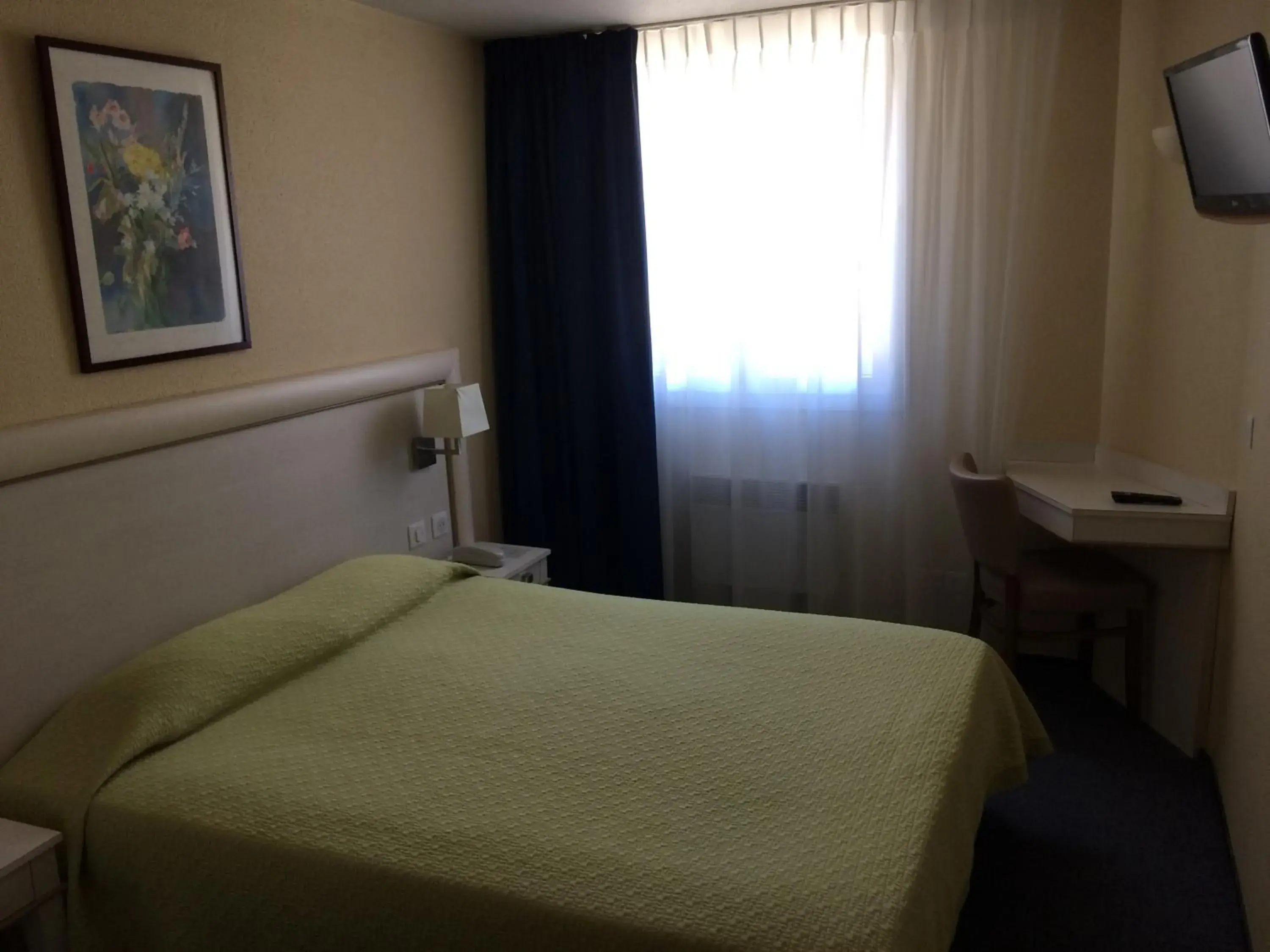 City view, Bed in Hotel Elysée City view, Bed in Hotel Elysée