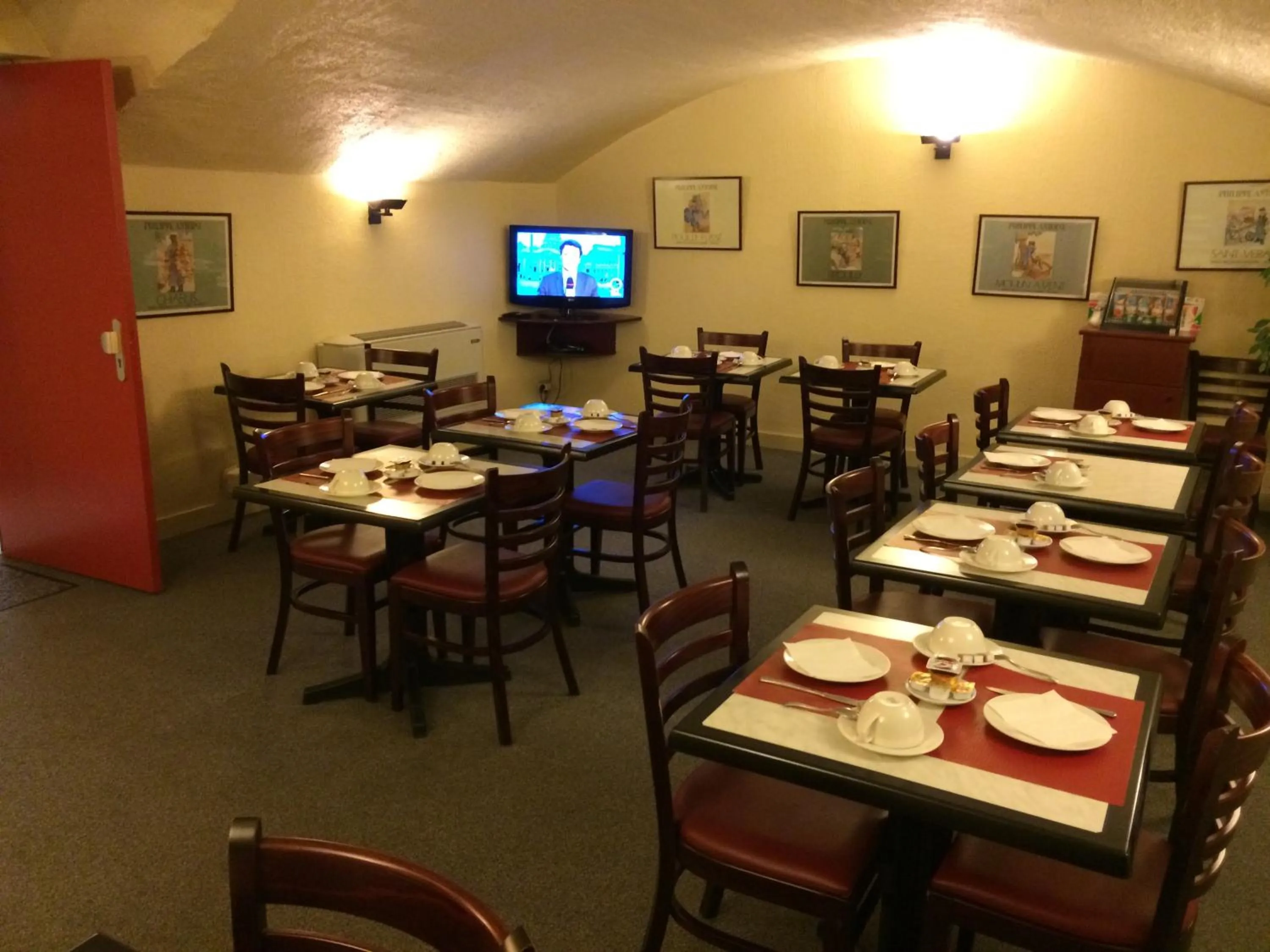 Restaurant/places to eat in Hotel Elysée