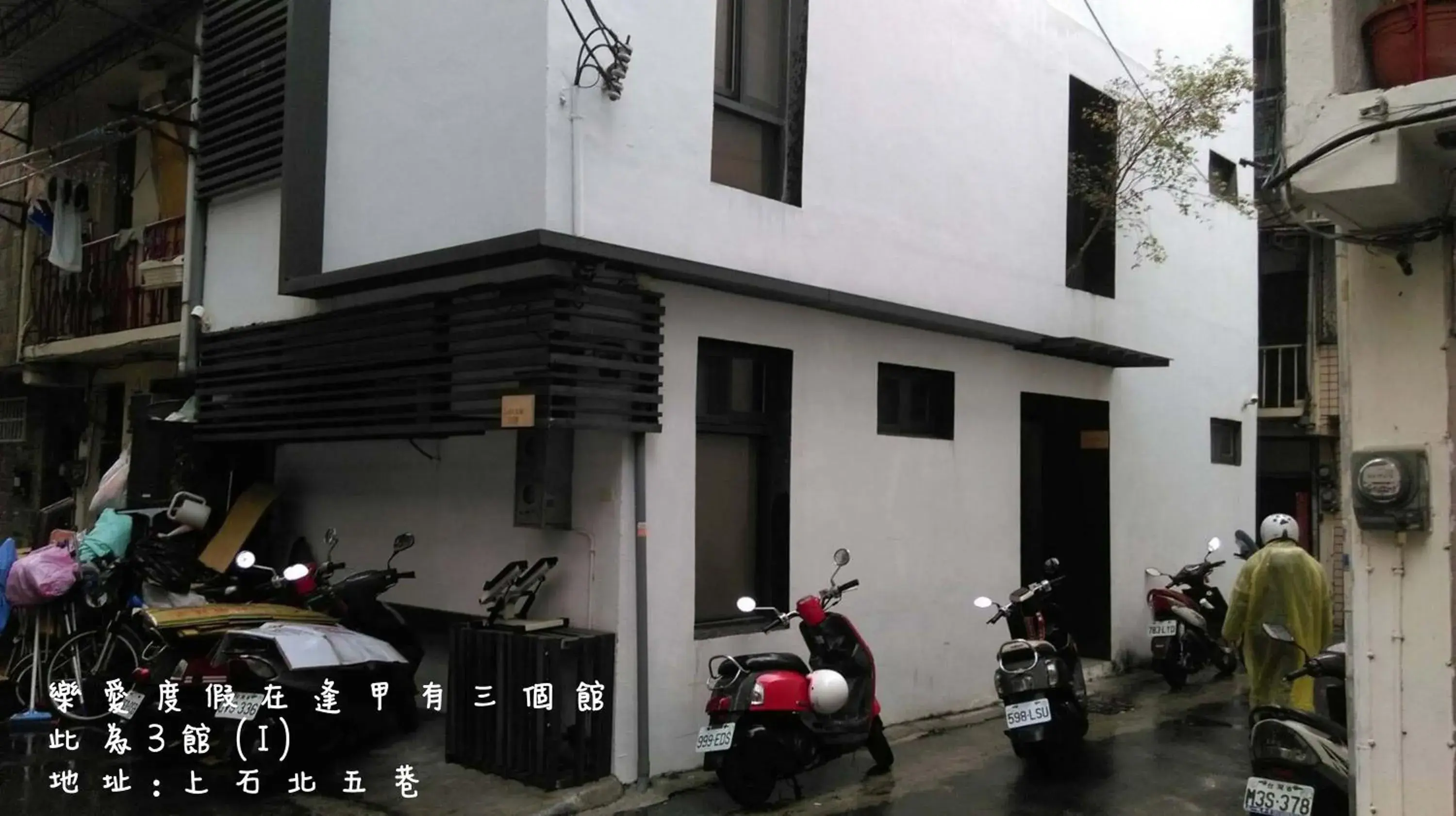 Facade/entrance in Fengjia Love I Hostel Facade/entrance in Fengjia Love I Hostel