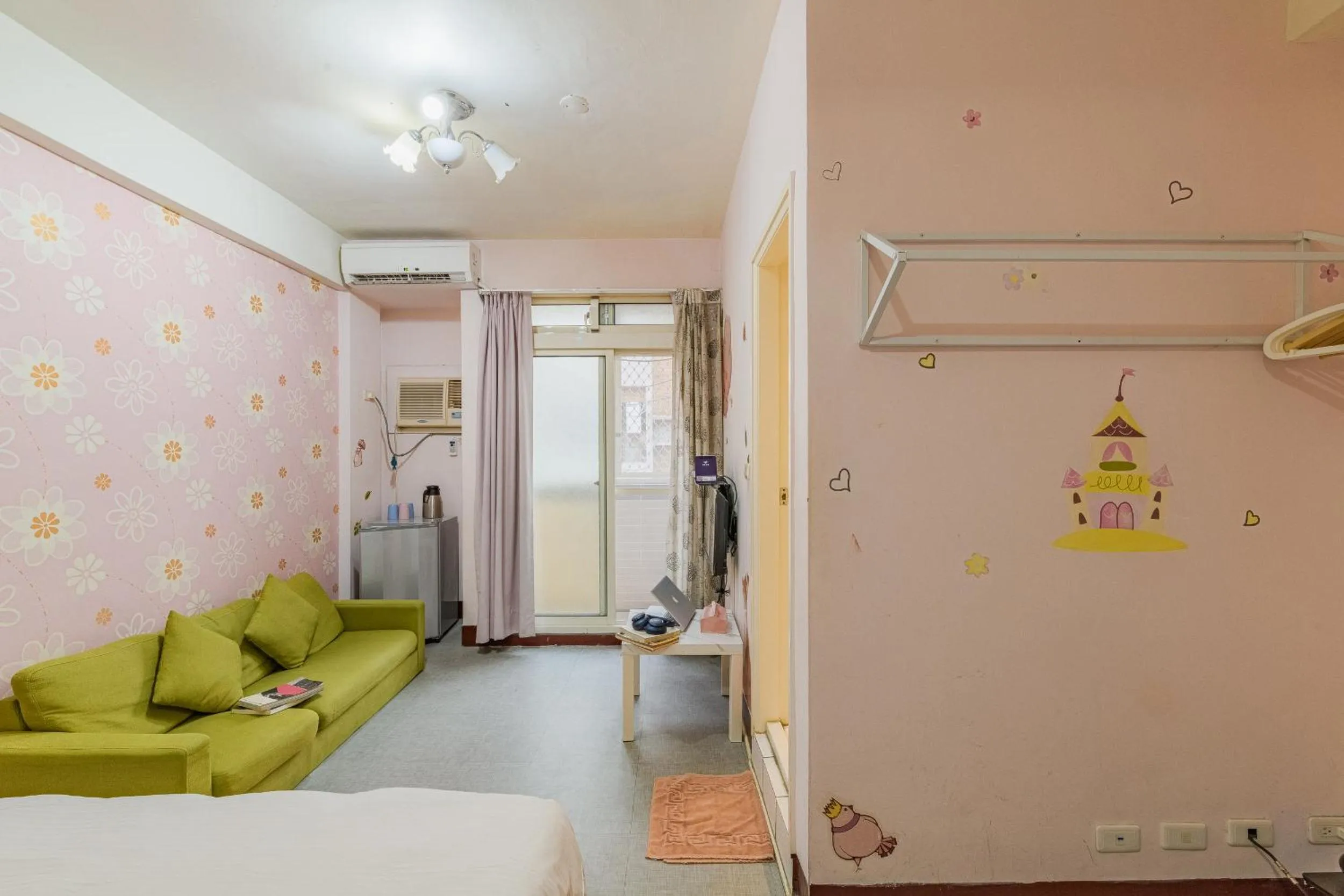 People, Bed in Fengjia Love I Hostel