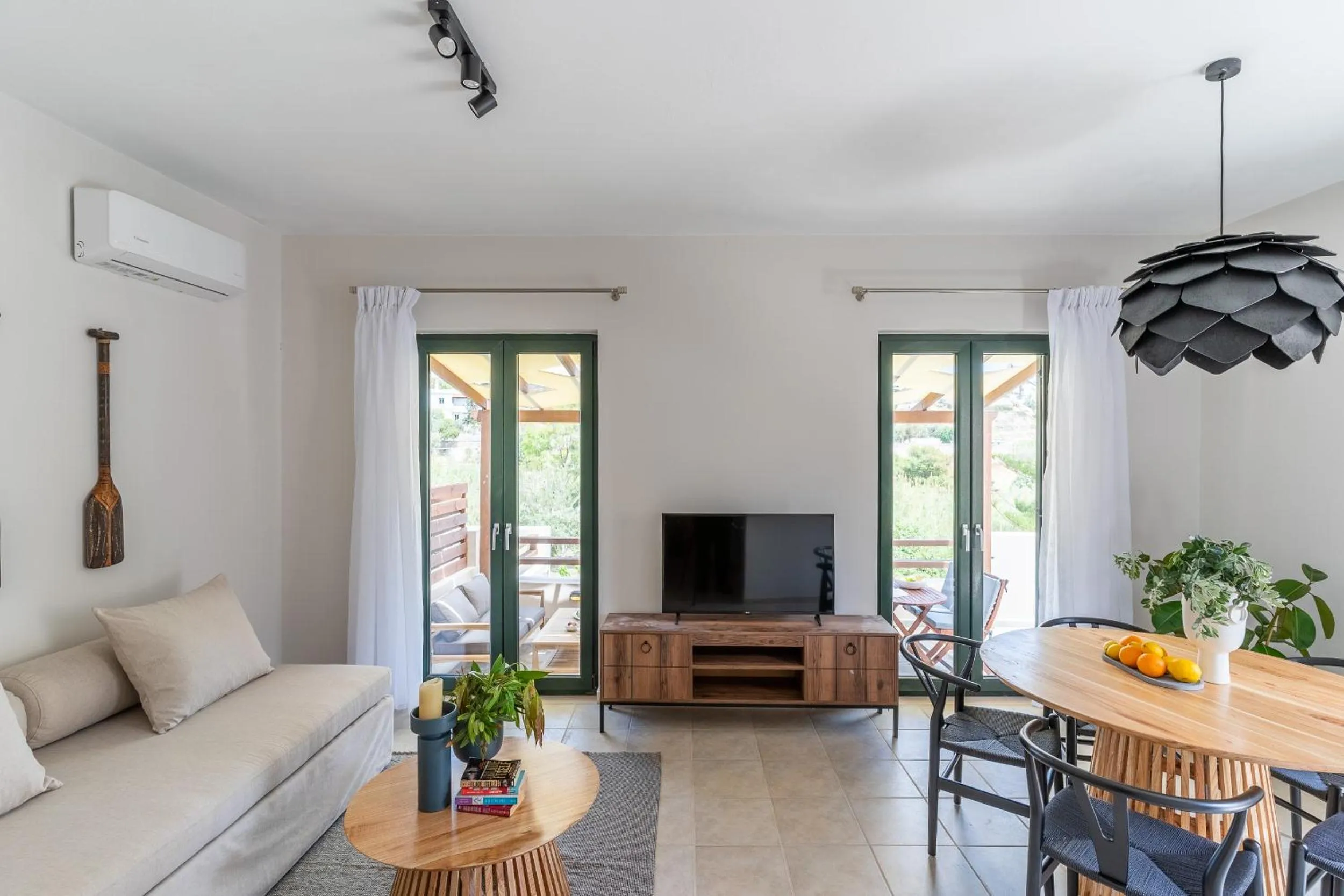 TV and multimedia in Syra Suites