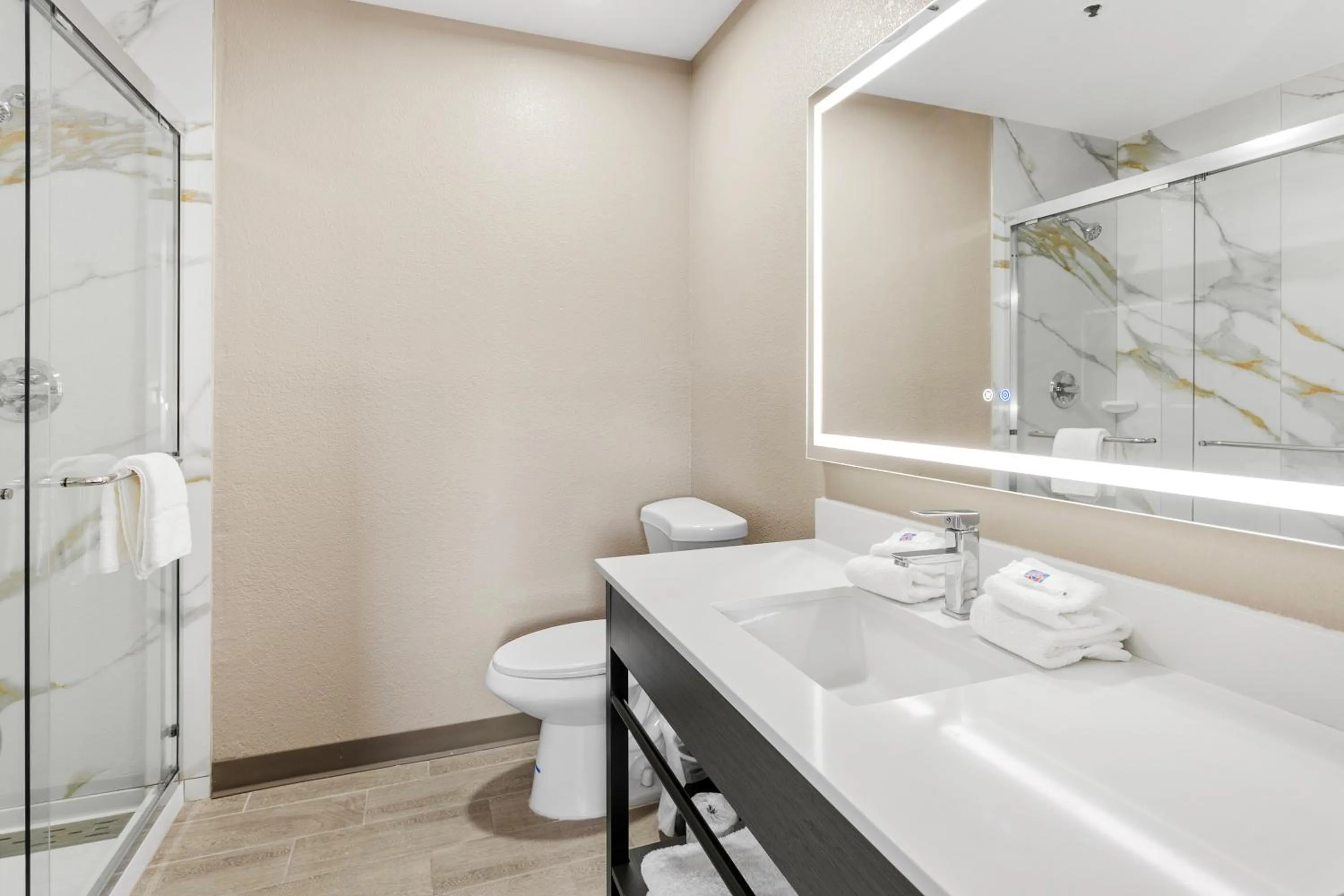 Bathroom in Studio 6 Tempe, AZ Elliot Road