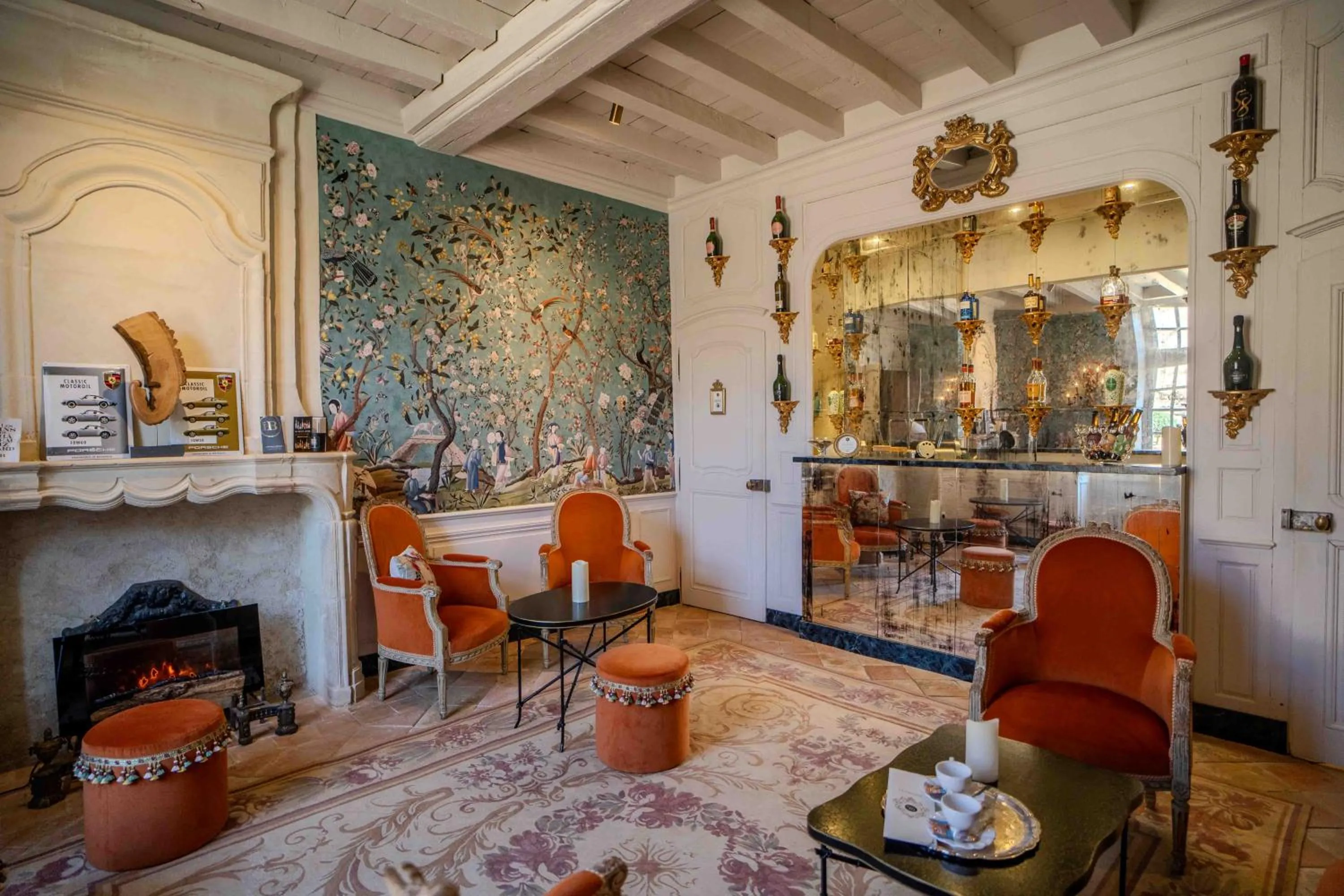Lounge or bar in Hôtel du Domaine de La Groirie - Le Mans