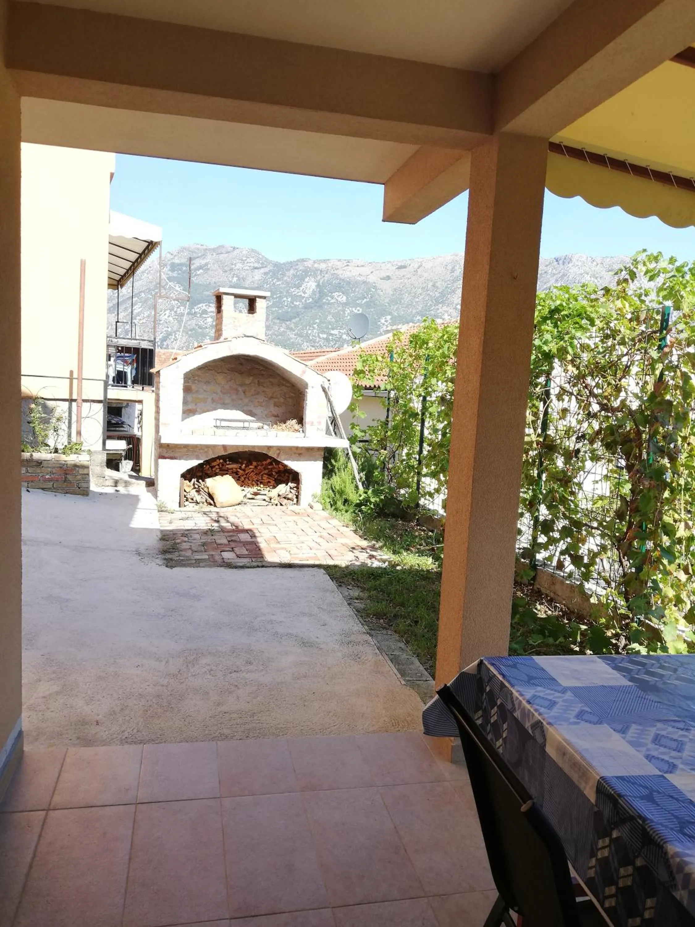 BBQ facilities in Ruža Apartments Sea View