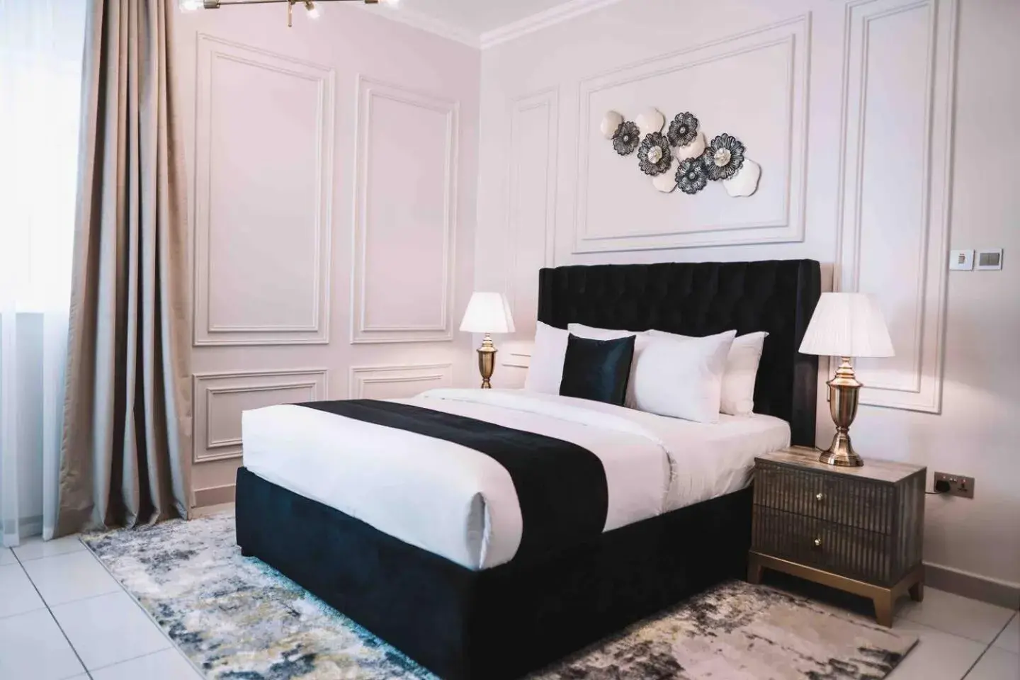 Gorgeous City And Sea Views From A High-rise Suite Gorgeous City And Sea Views From A High-rise Suite