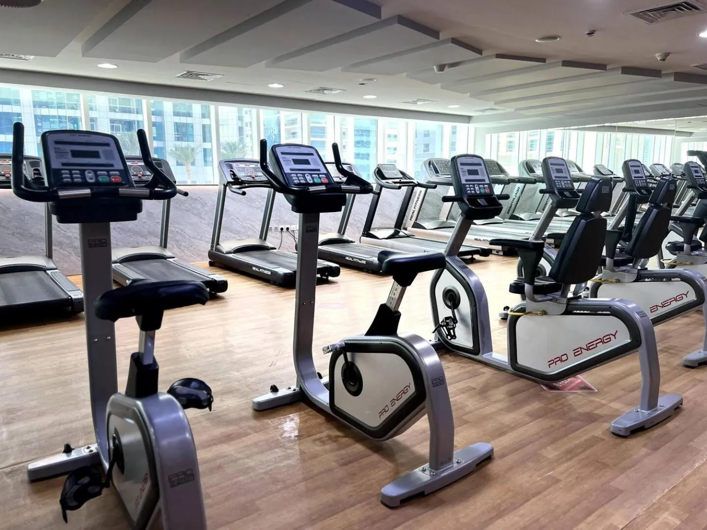 Gorgeous City And Sea Views From A High-rise Suite