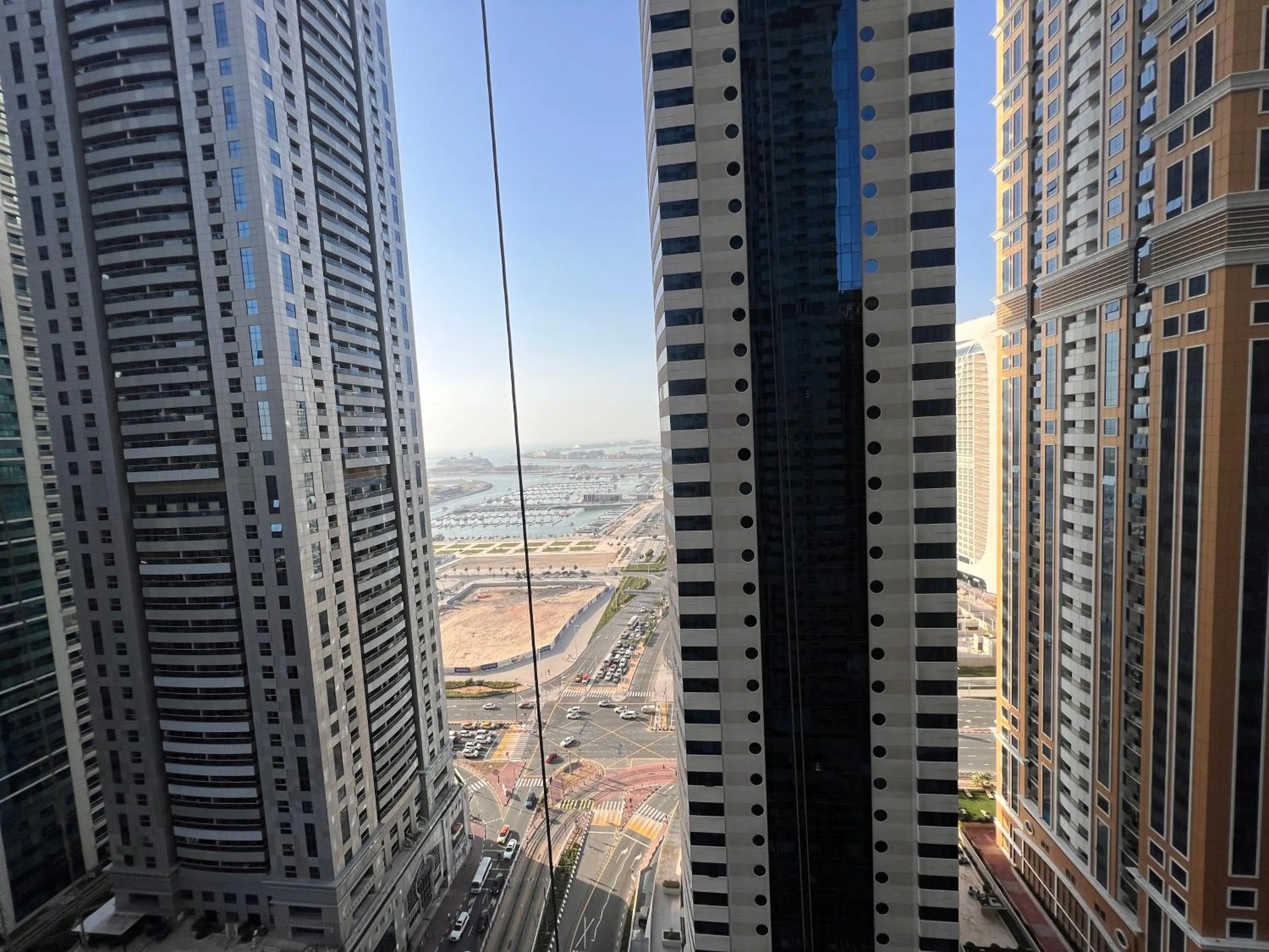 Gorgeous City And Sea Views From A High-rise Suite