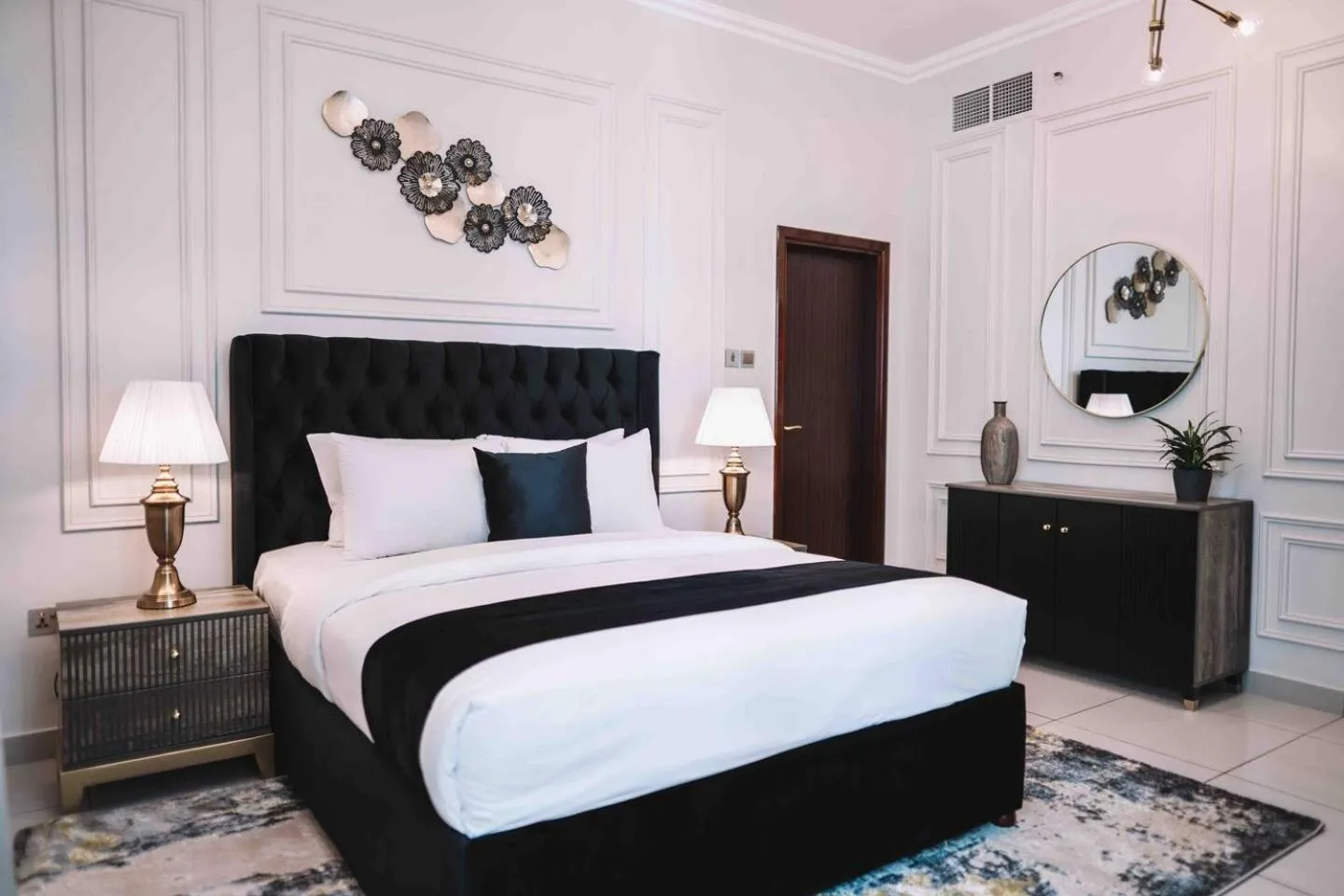 Gorgeous City And Sea Views From A High-rise Suite