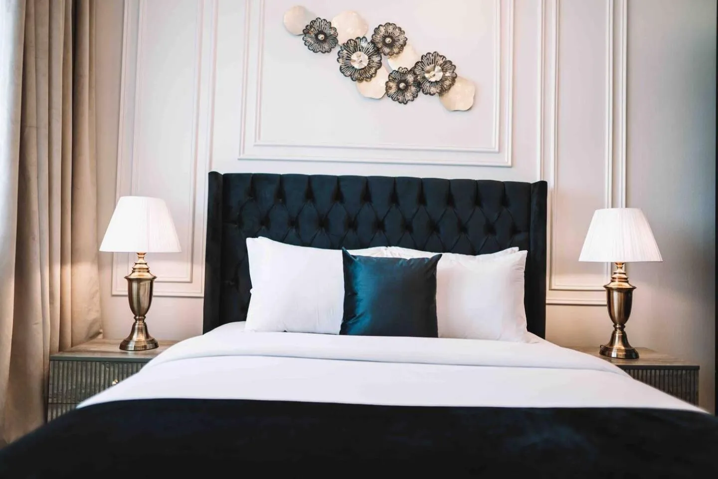 Gorgeous City And Sea Views From A High-rise Suite