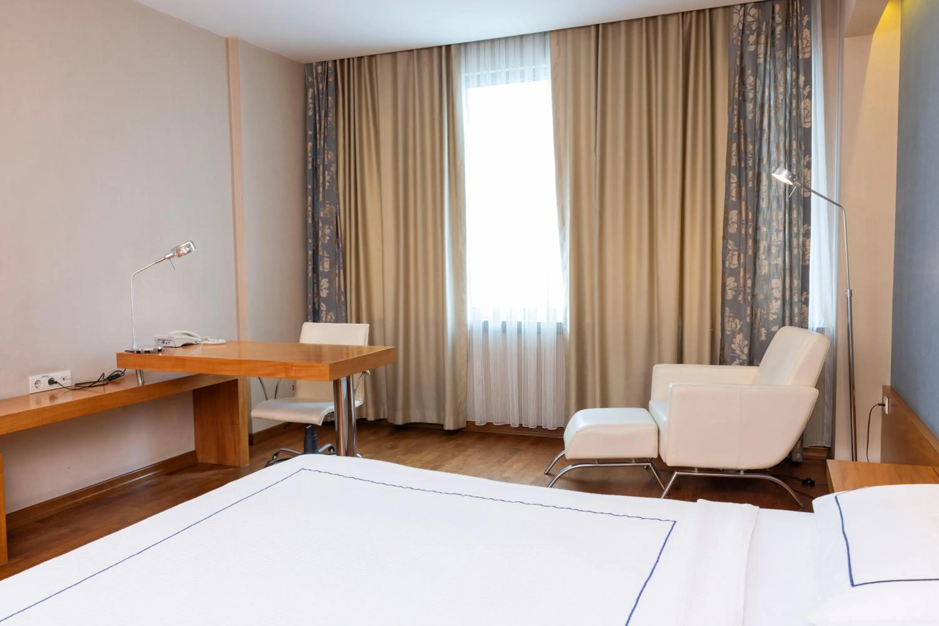 Bedroom, Bed in Anemon Kent Çiğli Otel