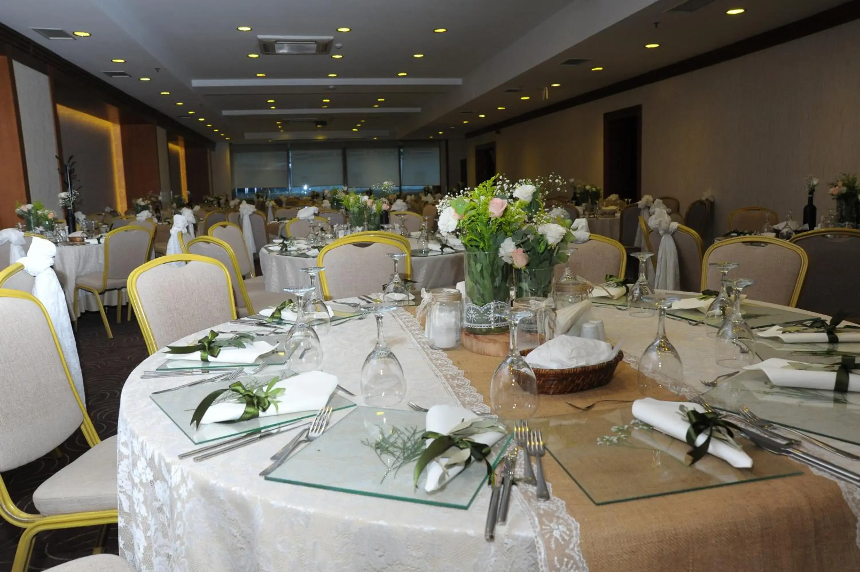 Restaurant/places to eat in Anemon Kent Çiğli Otel Restaurant/places to eat in Anemon Kent Çiğli Otel