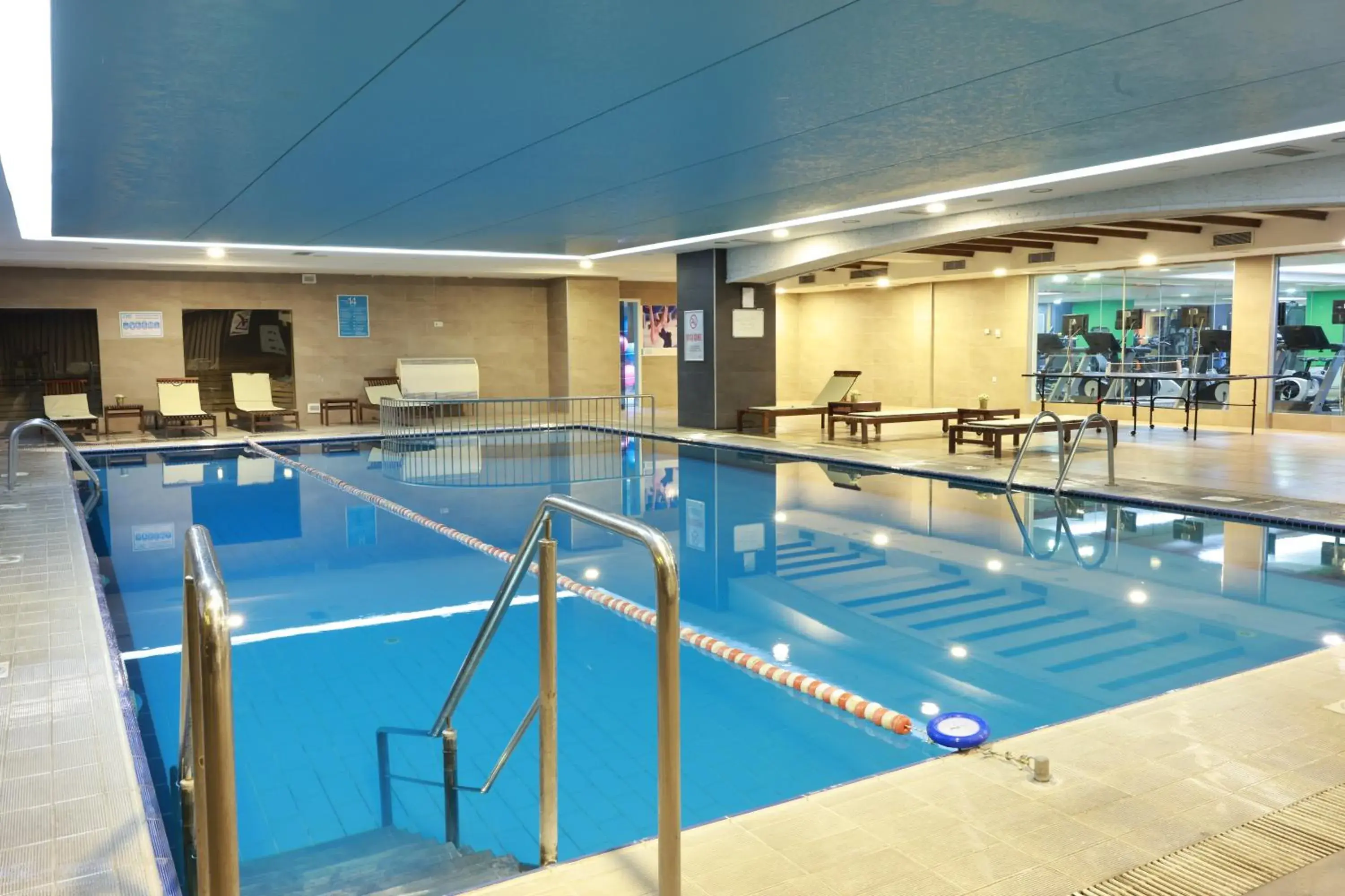 Pool view in Anemon Kent Çiğli Otel Pool view in Anemon Kent Çiğli Otel