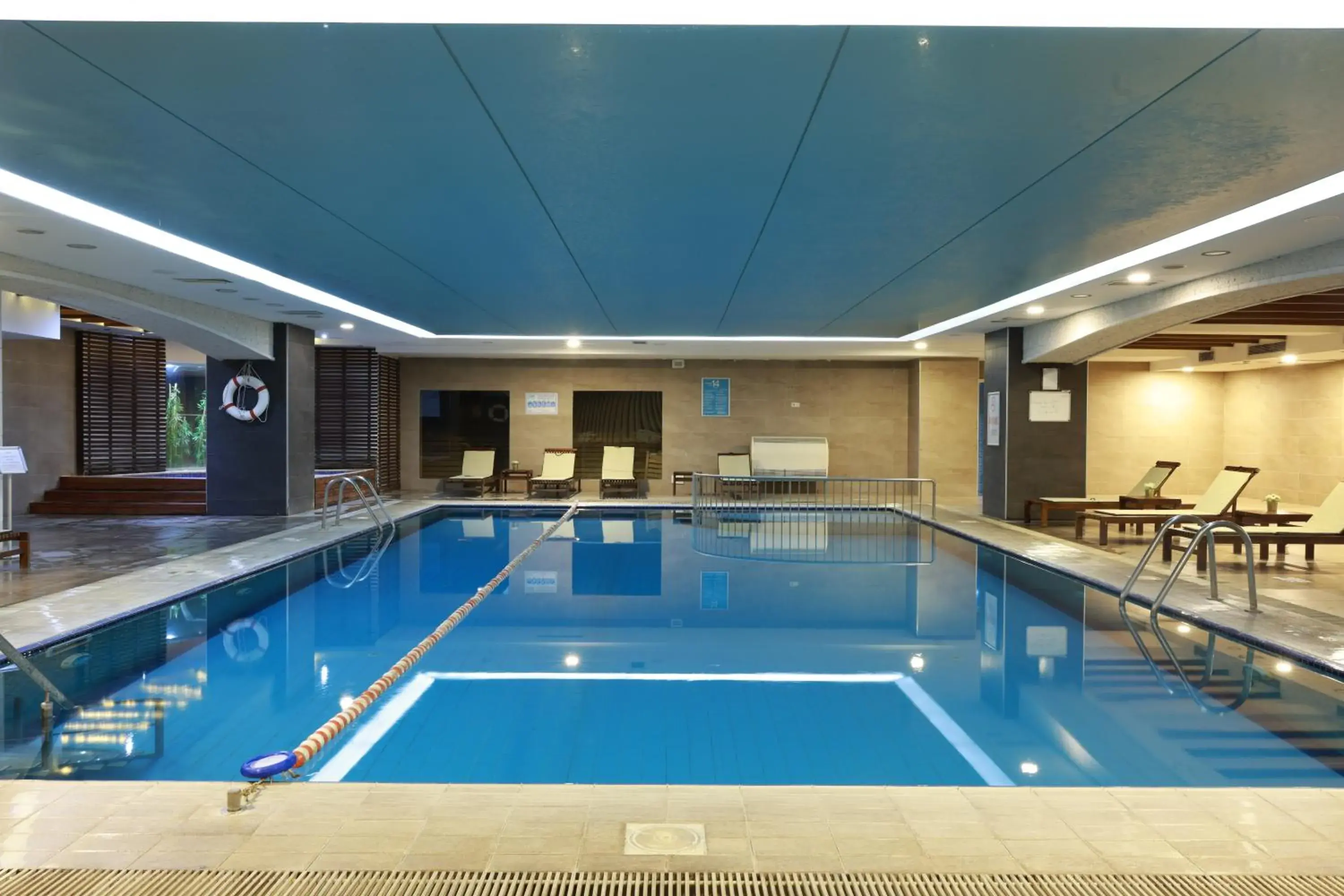 Pool view in Anemon Kent Çiğli Otel Pool view in Anemon Kent Çiğli Otel