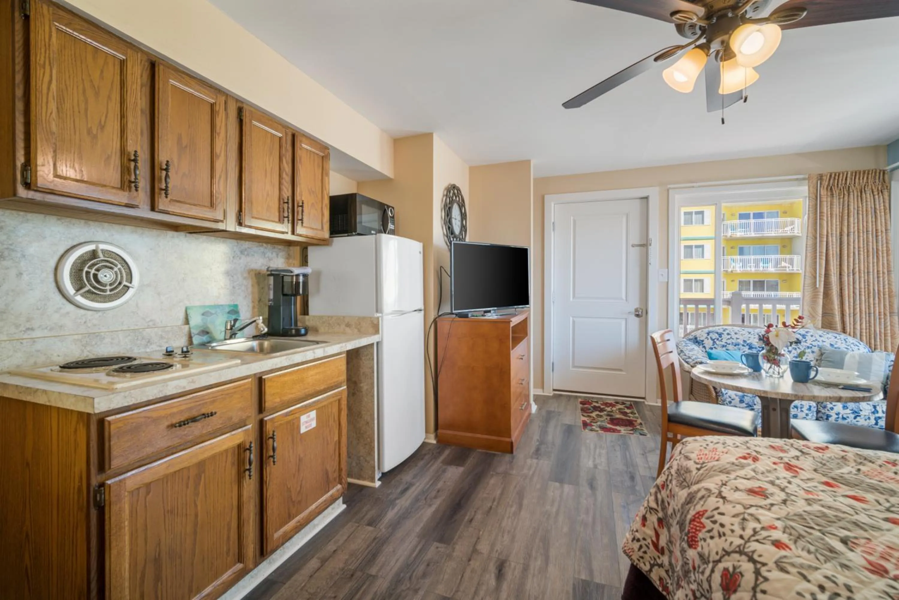 Kitchen or kitchenette in Sahara Motel