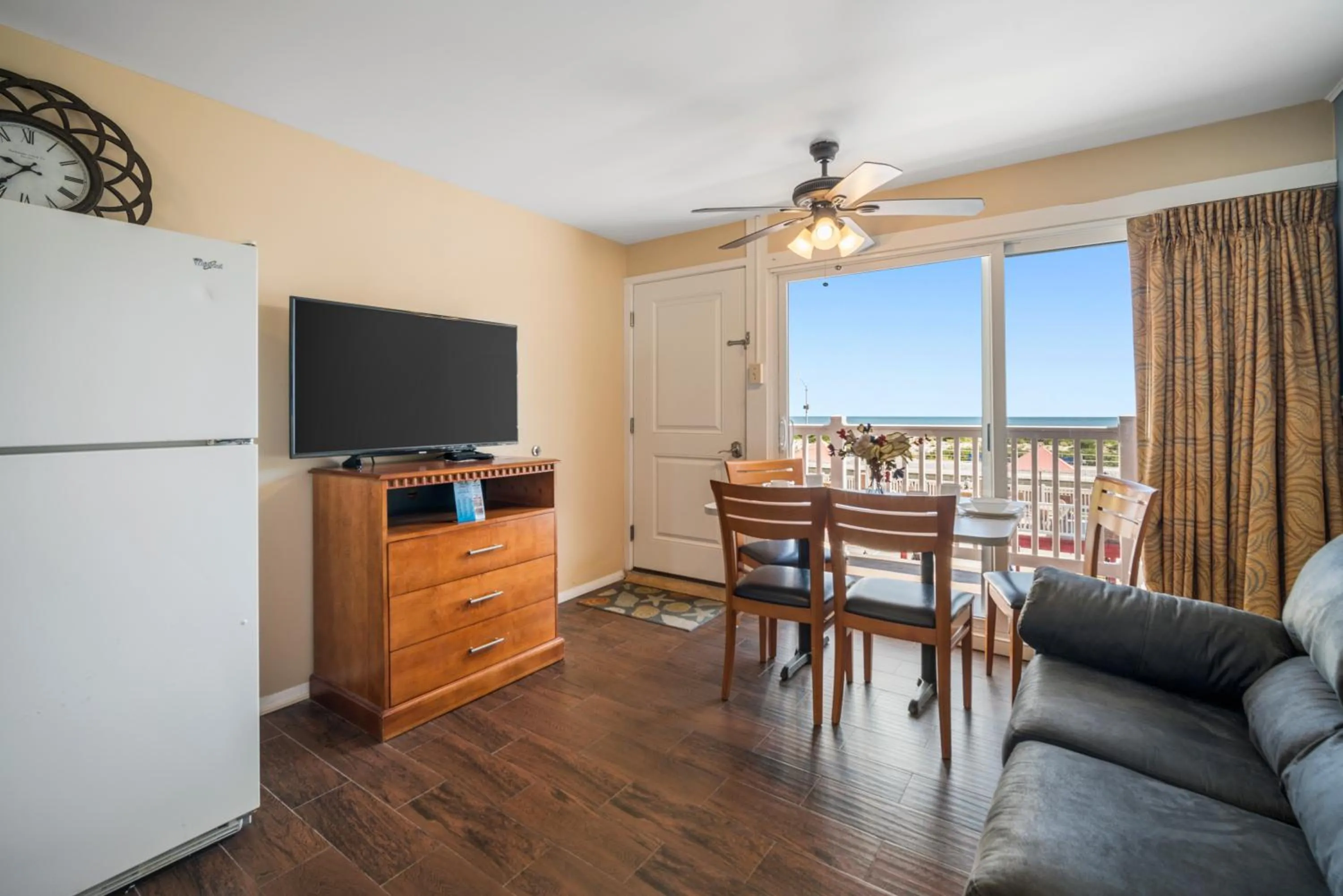 Living room in Sahara Motel