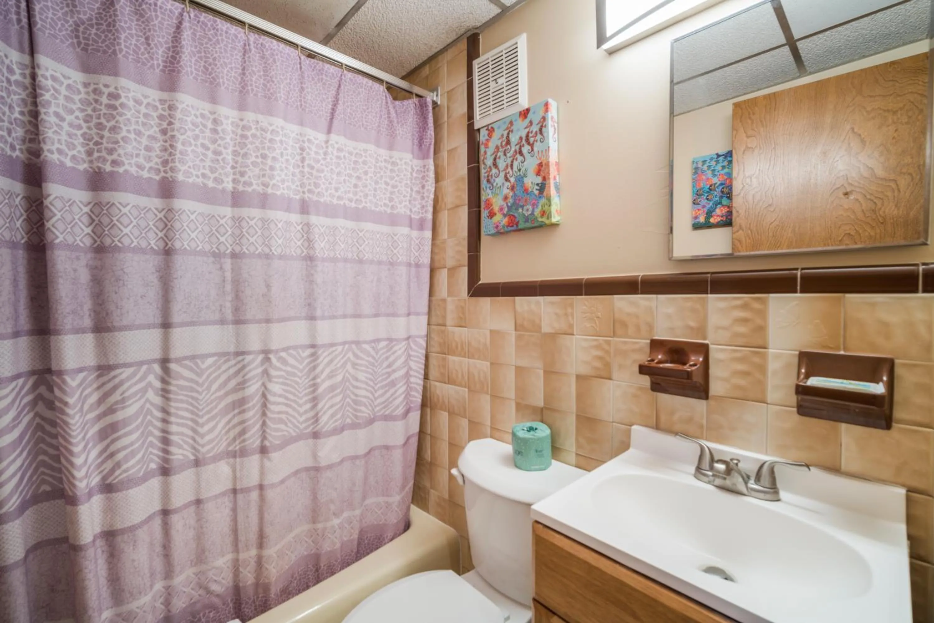 Bathroom in Sahara Motel