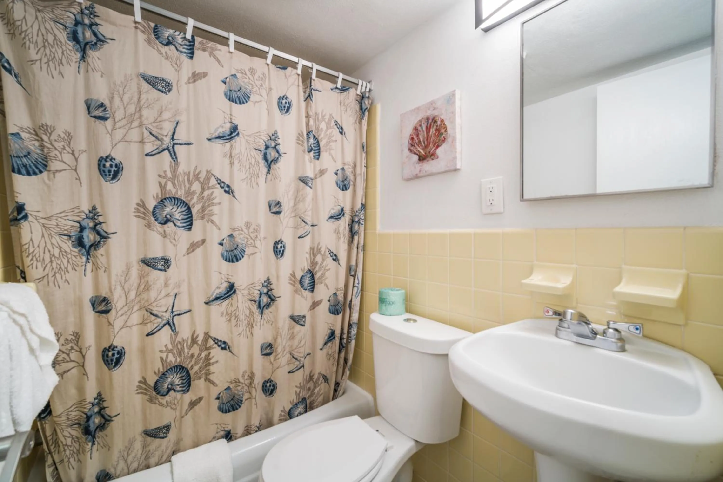 Bathroom in Sahara Motel
