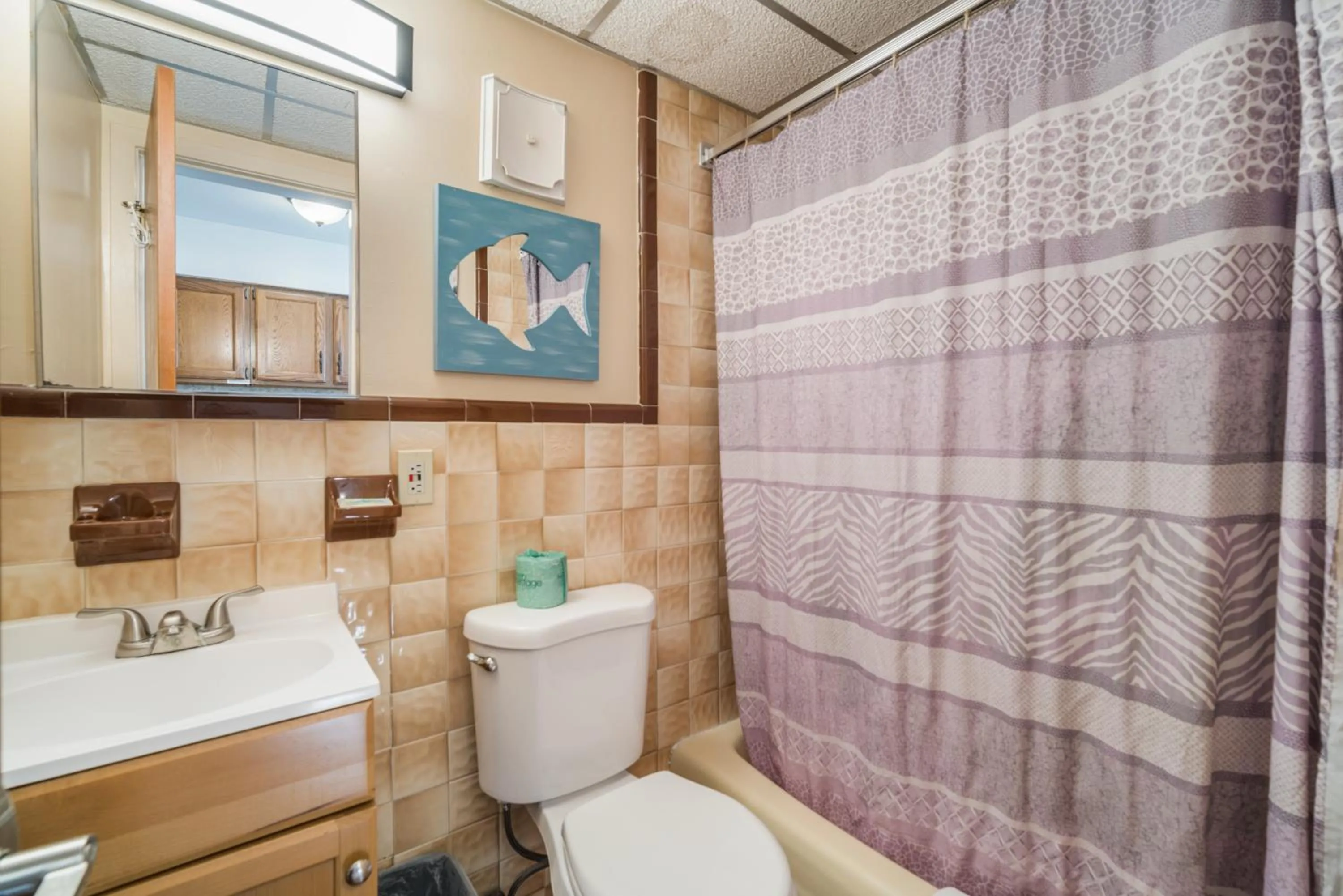 Bathroom in Sahara Motel