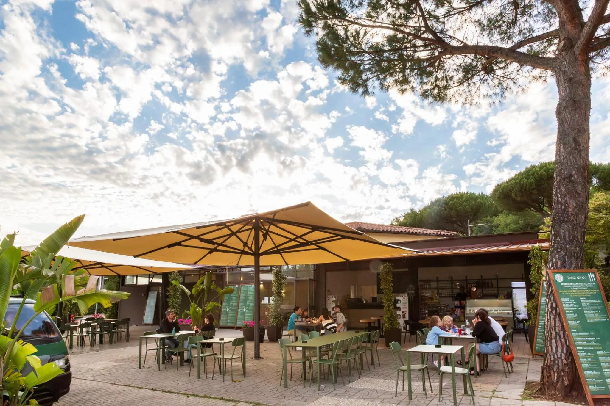 Restaurant/places to eat in hu I Pini village