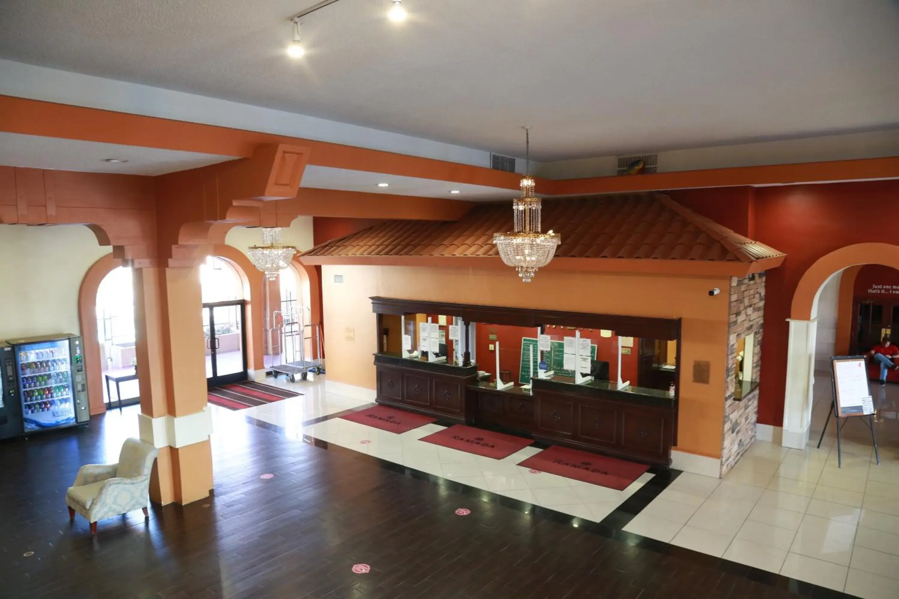 Property building in Ramada by Wyndham Fresno North Property building in Ramada by Wyndham Fresno North