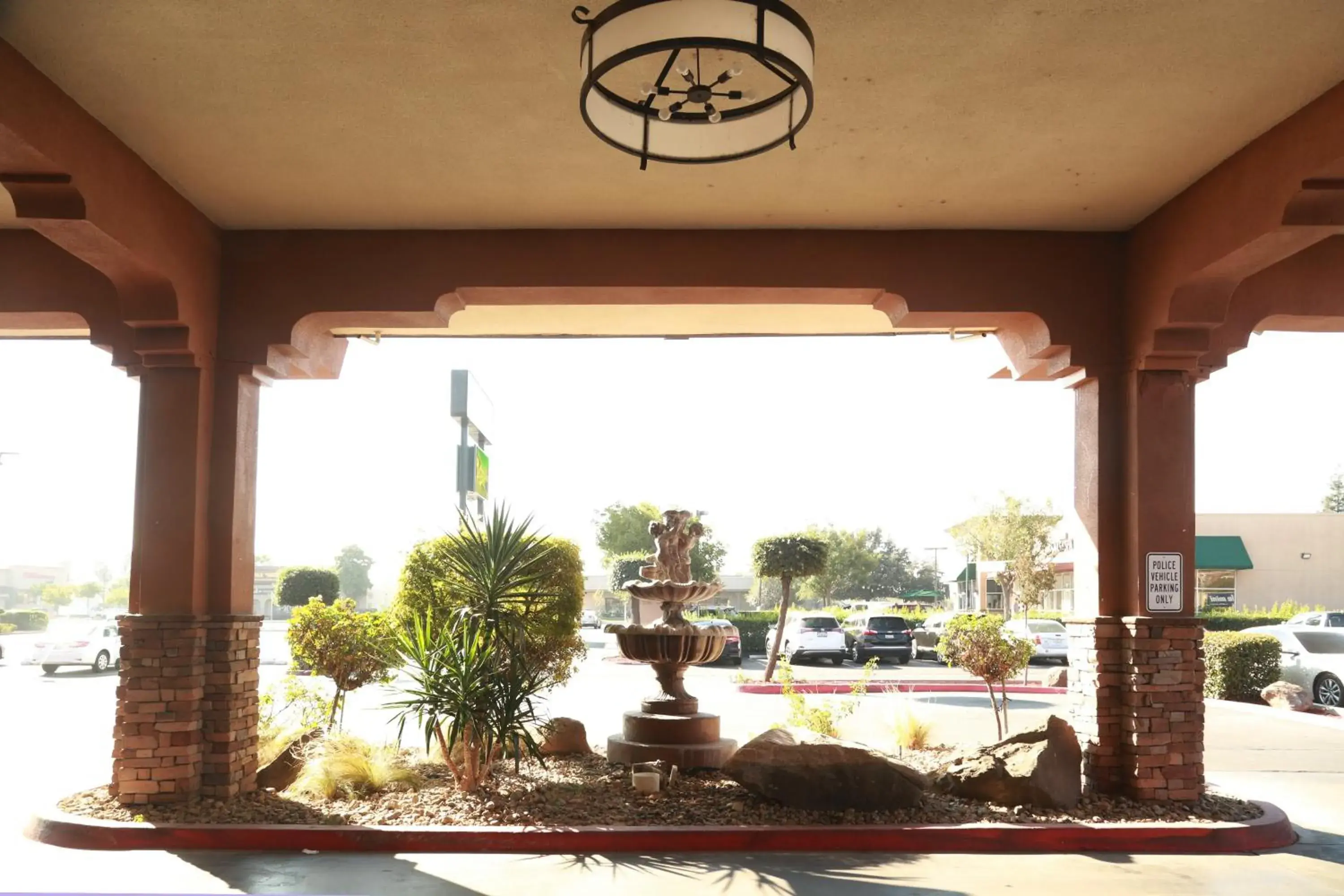 Property building in Ramada by Wyndham Fresno North Property building in Ramada by Wyndham Fresno North