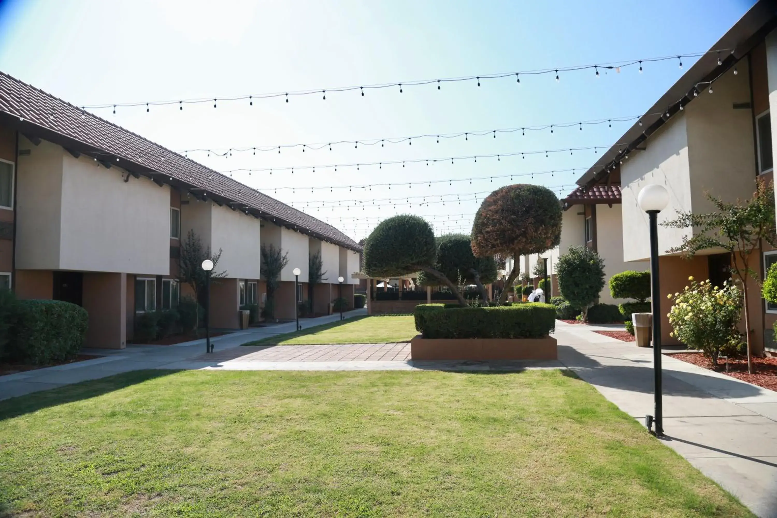 Property building in Ramada by Wyndham Fresno North Property building in Ramada by Wyndham Fresno North