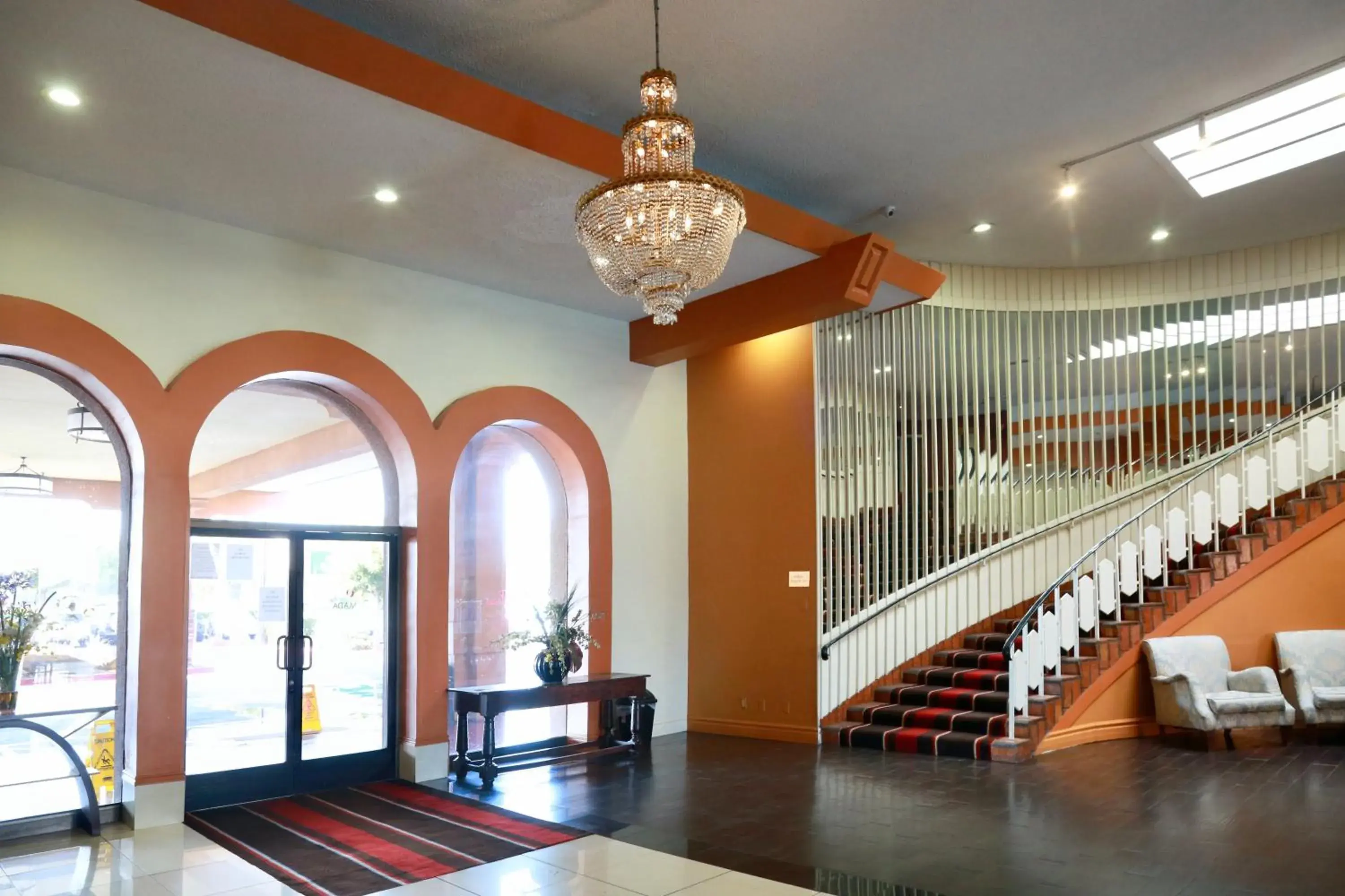 Property building in Ramada by Wyndham Fresno North Property building in Ramada by Wyndham Fresno North