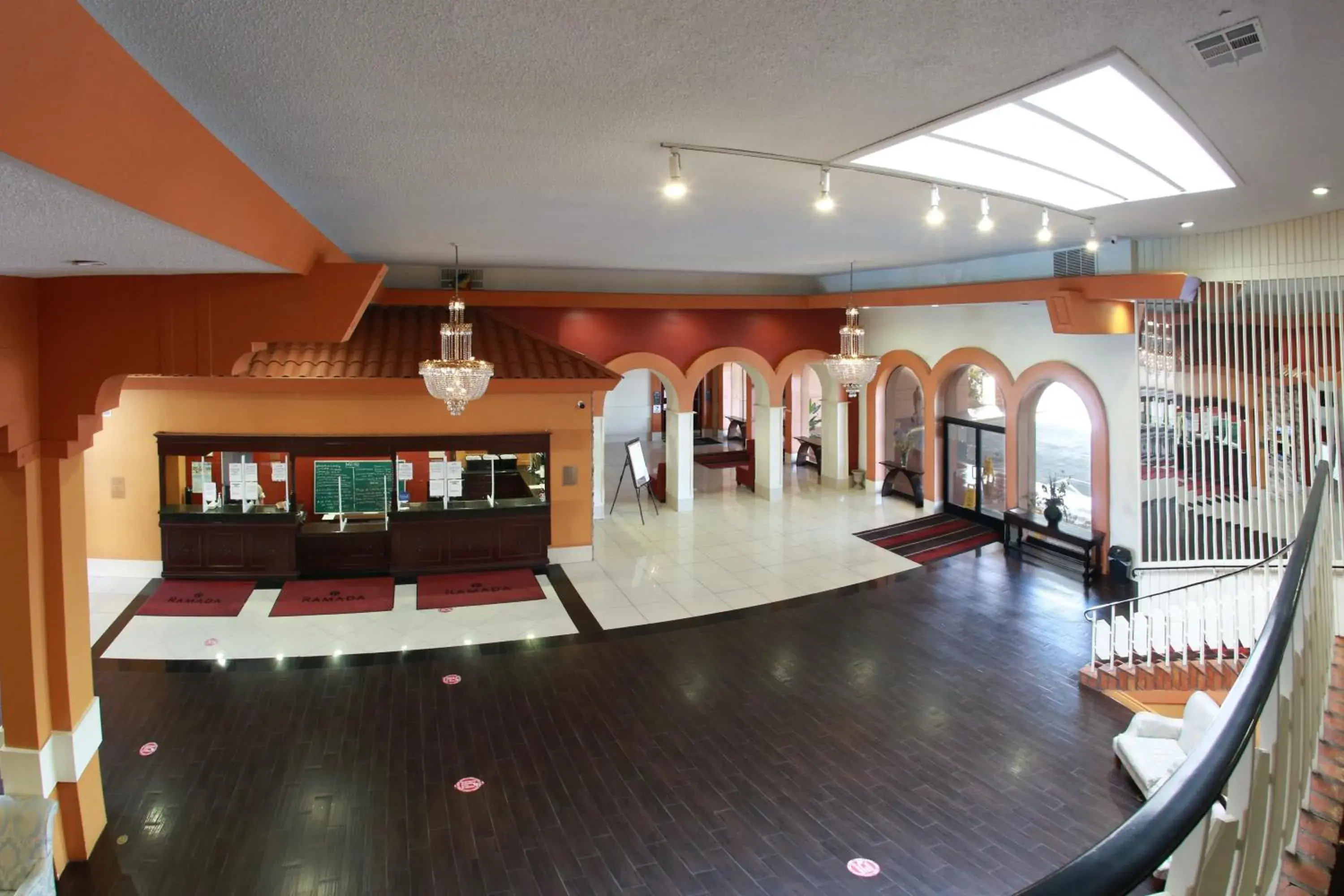 Property building in Ramada by Wyndham Fresno North Property building in Ramada by Wyndham Fresno North