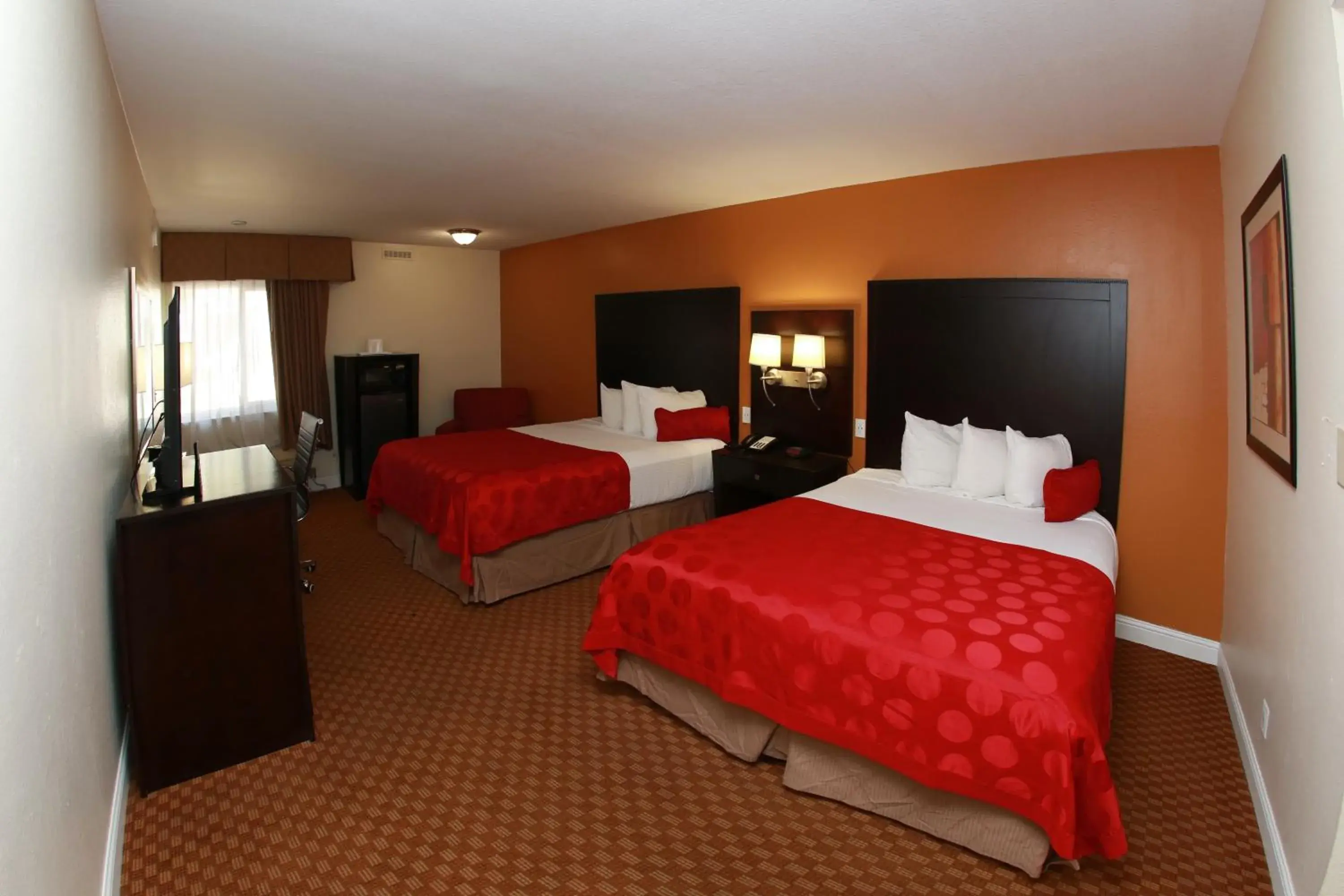 Bed in Ramada by Wyndham Fresno North Bed in Ramada by Wyndham Fresno North