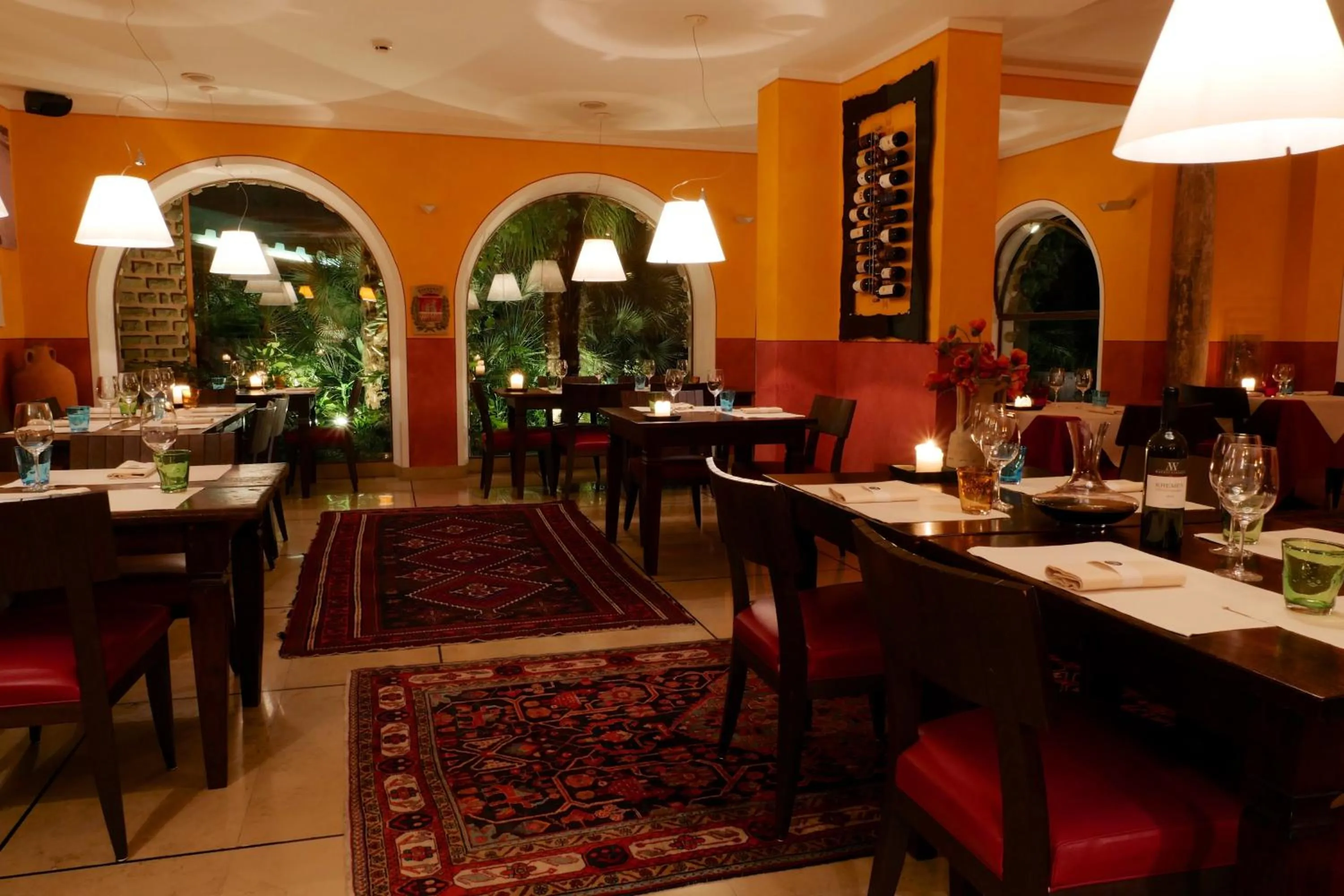 Restaurant/places to eat in Villa Miravalle