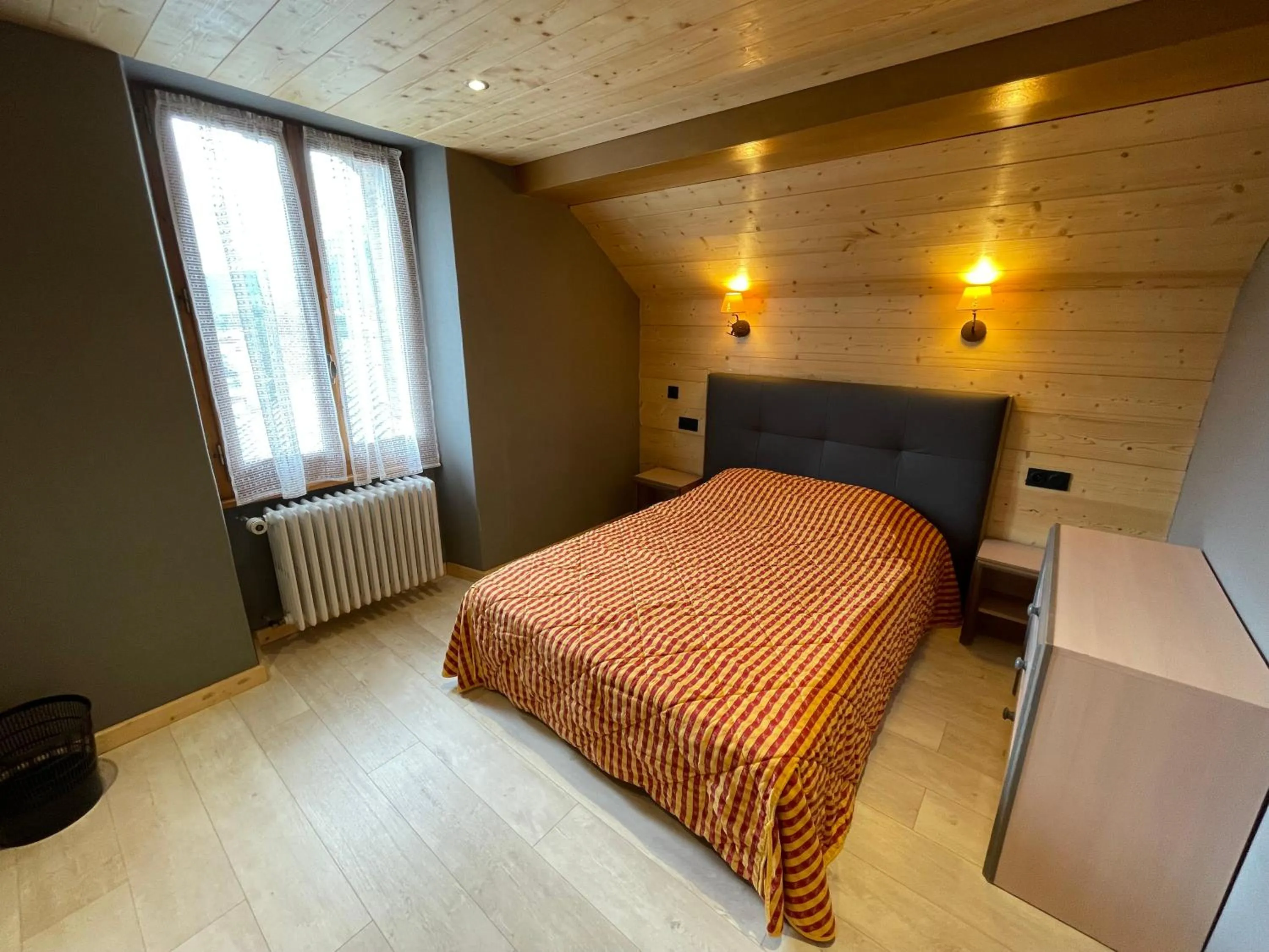 Bedroom, Bed in Logis Hotel & Spa Beau-Site