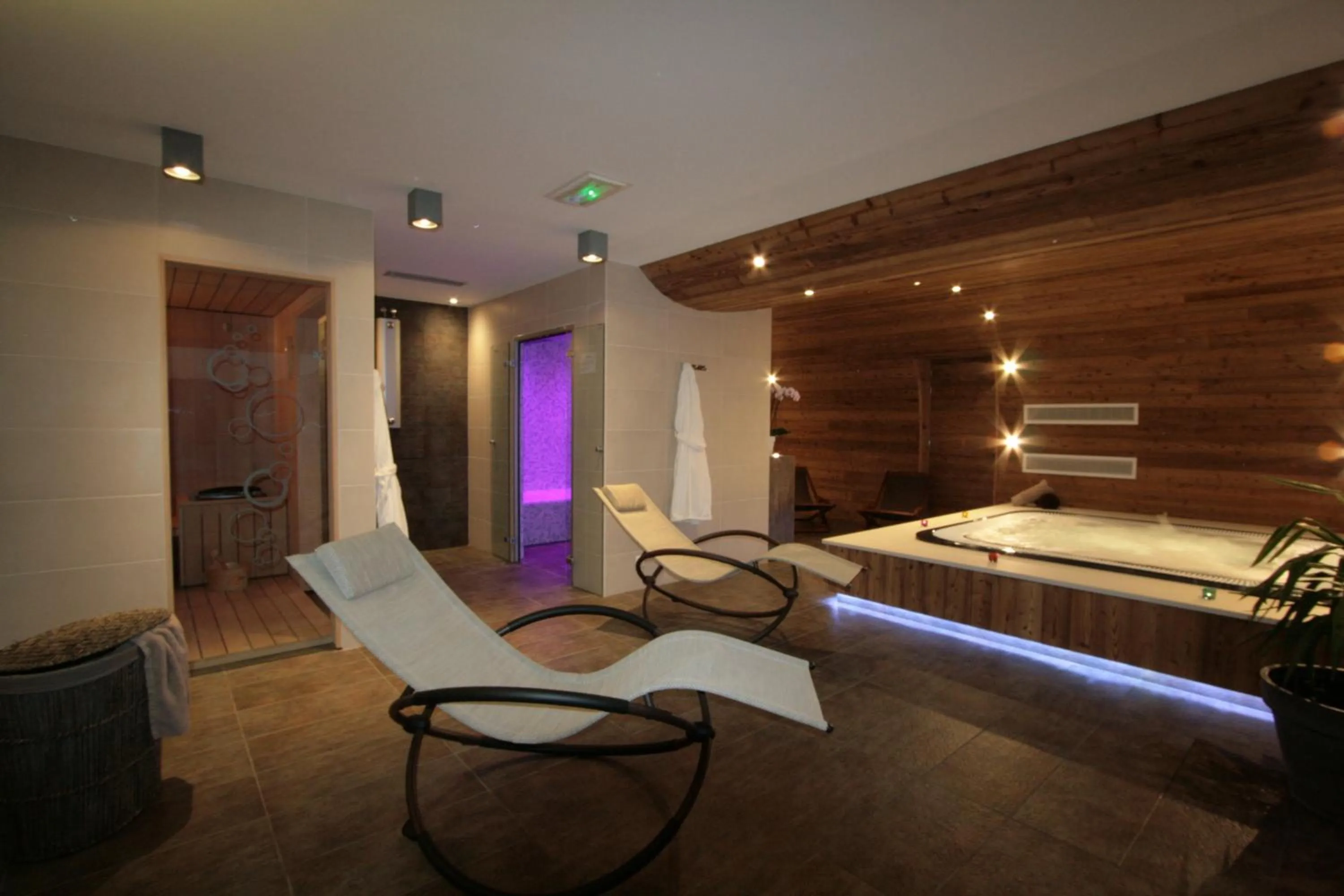 Spa and wellness centre/facilities in Logis Hotel & Spa Beau-Site