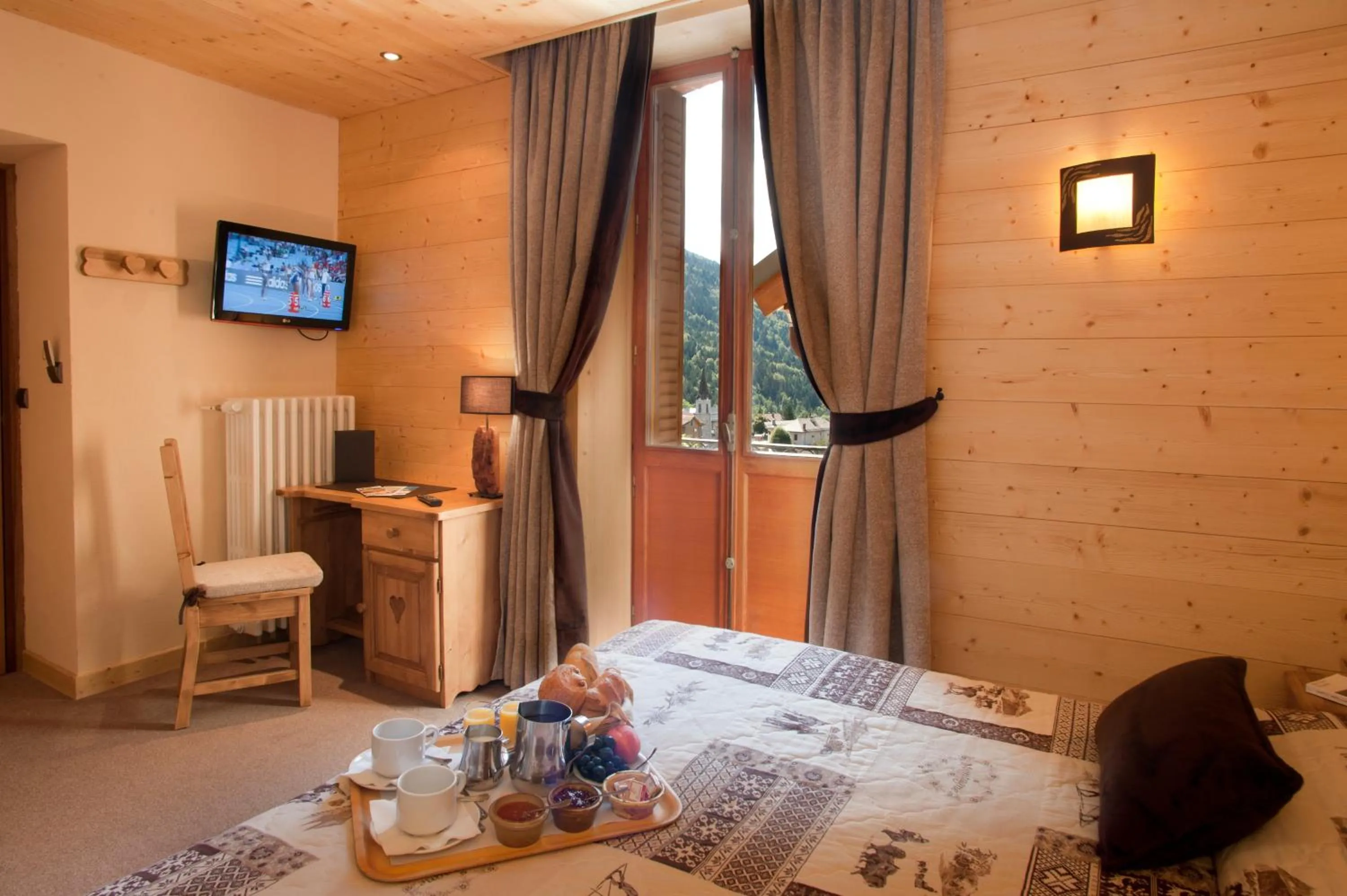 Photo of the whole room, Bed in Logis Hotel & Spa Beau-Site