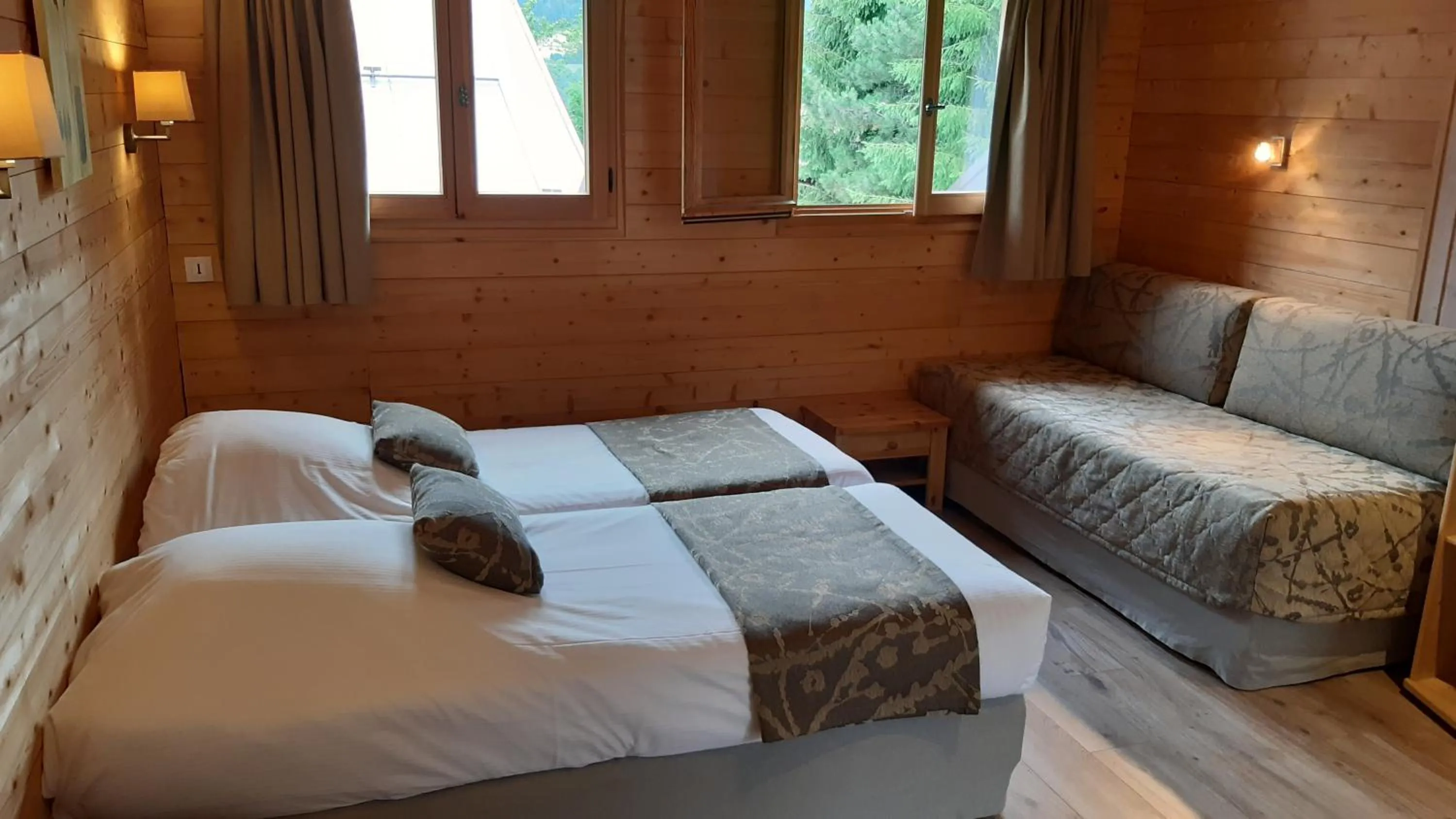 Bedroom, Bed in Logis Hotel & Spa Beau-Site