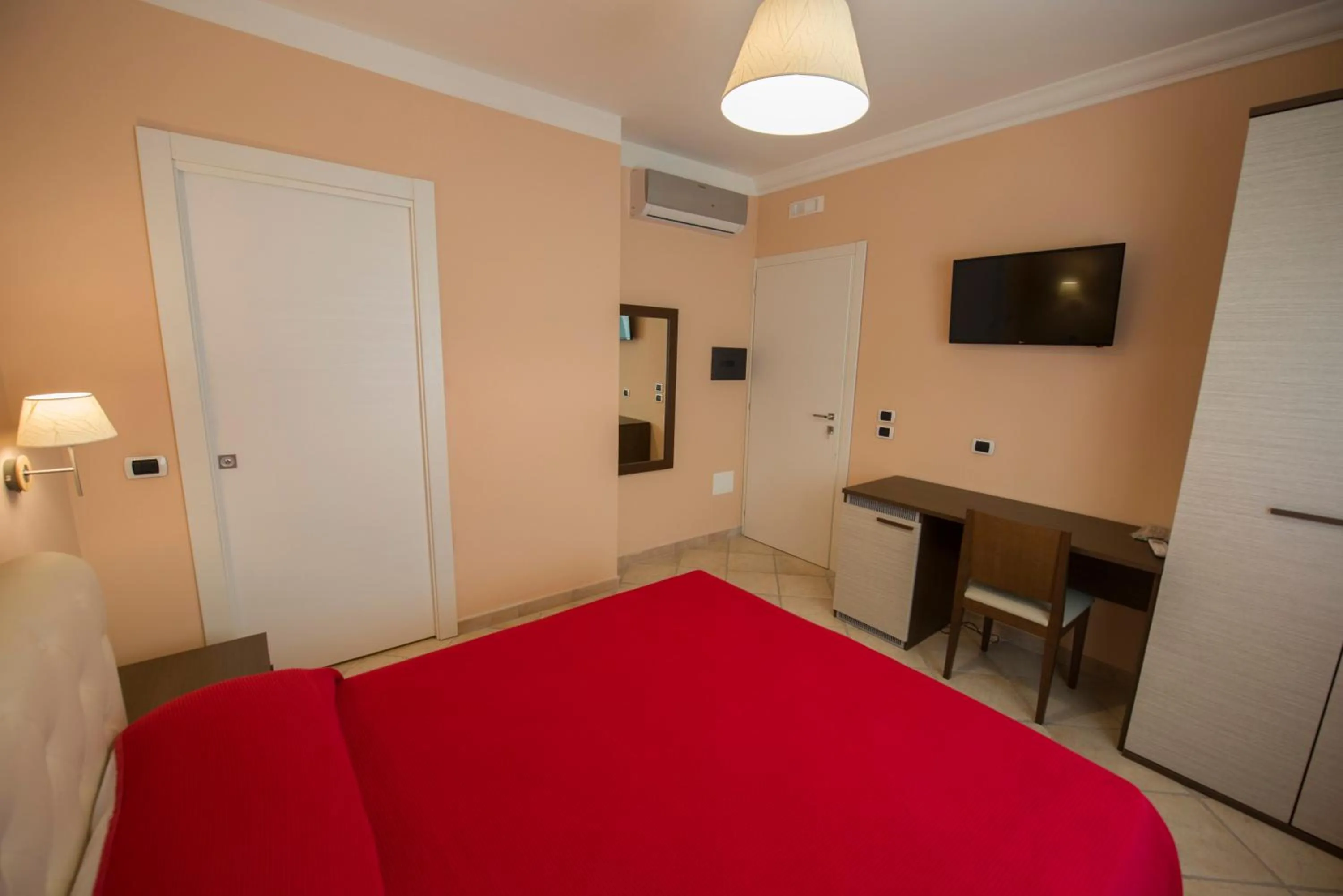 Photo of the whole room, Bed in Passo del Cavaliere