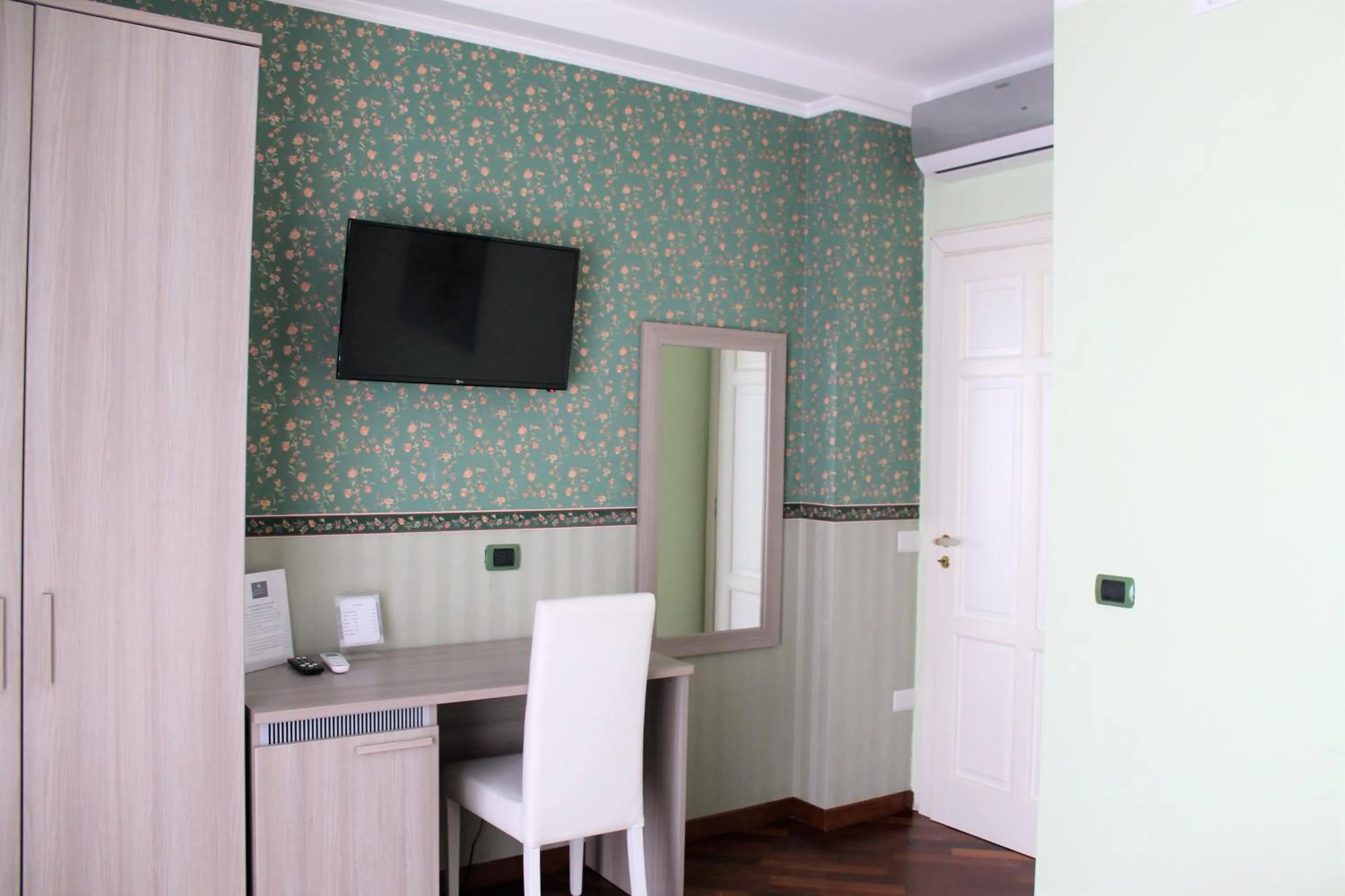 TV and multimedia in Passo del Cavaliere