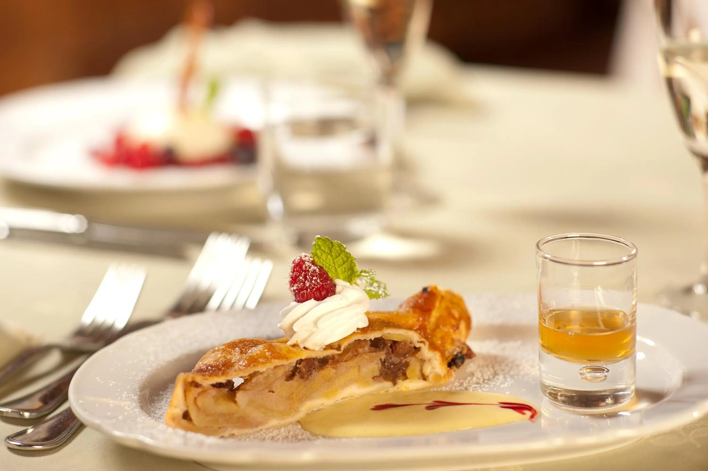 Meals in Centro Pineta Family Hotel & Wellness