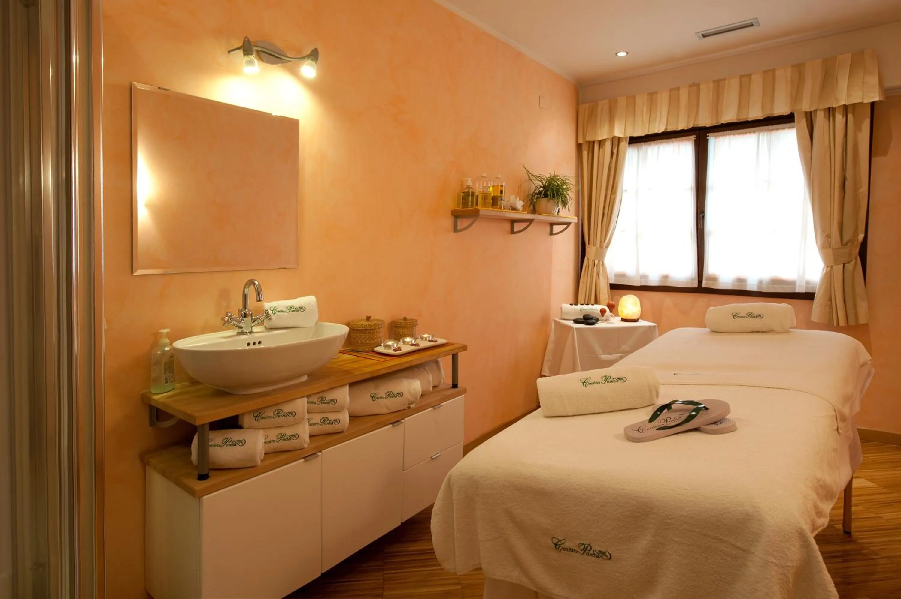 Massage, Bed in Centro Pineta Family Hotel & Wellness