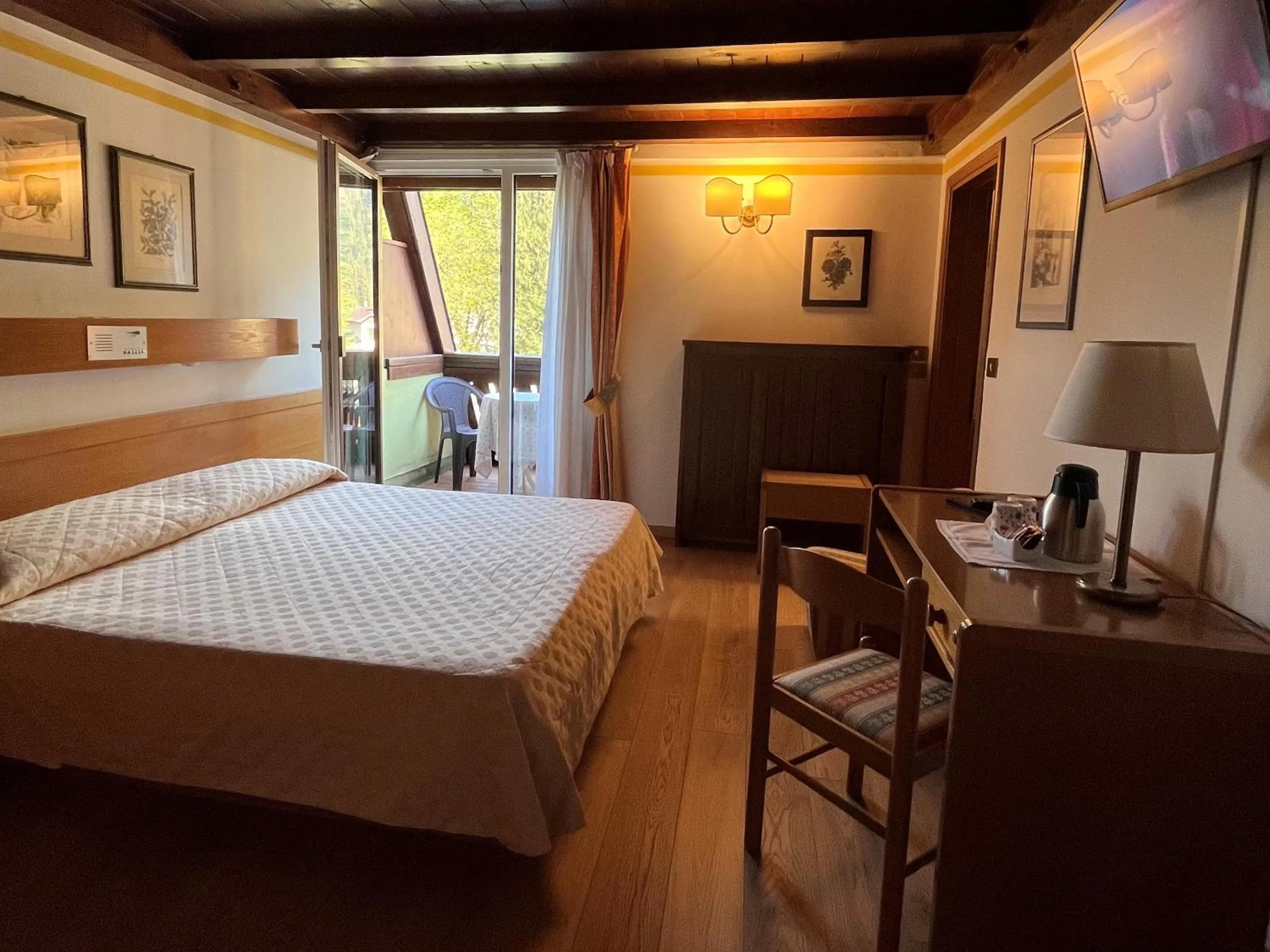 Bedroom, Bed in Centro Pineta Family Hotel & Wellness