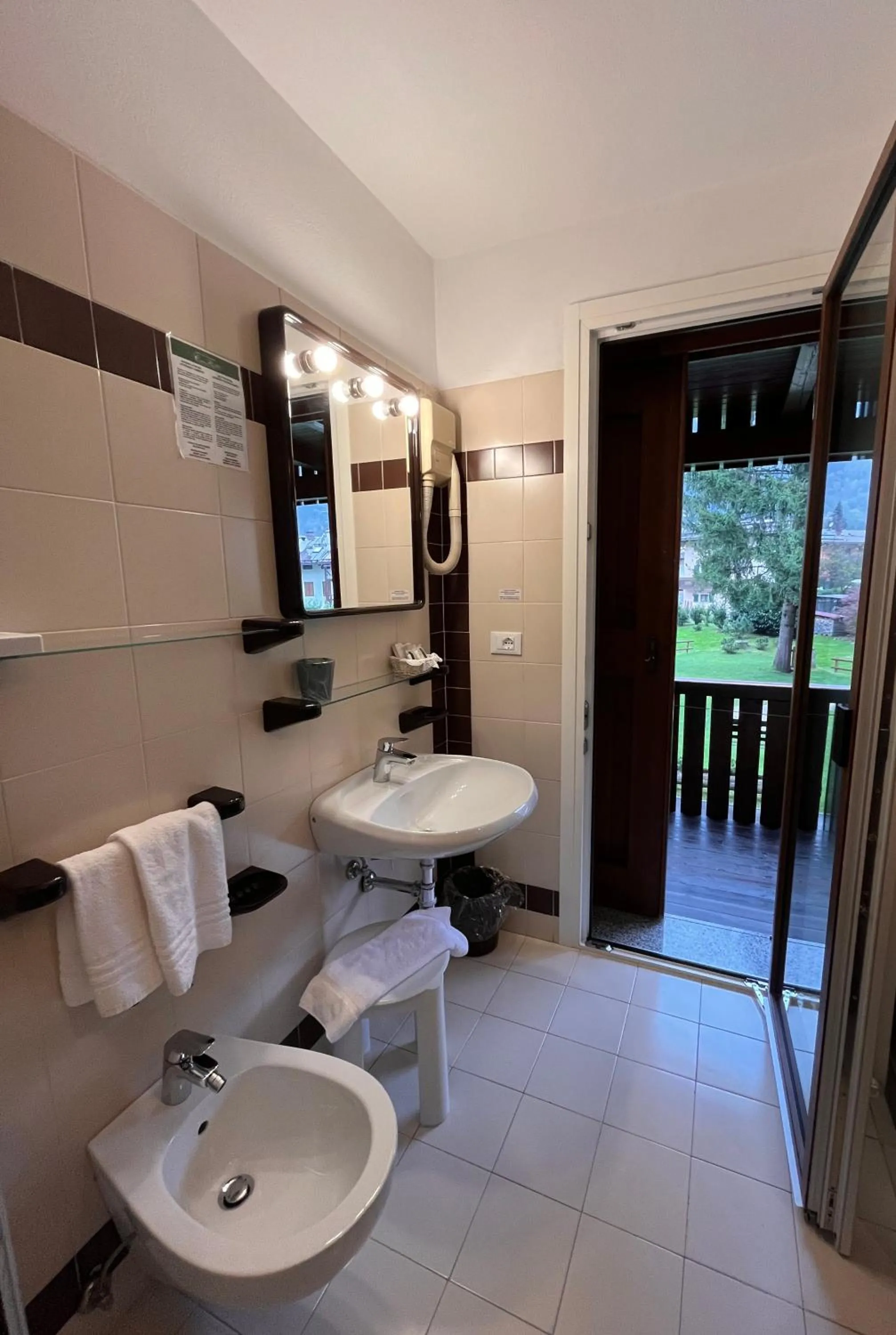 Bathroom in Centro Pineta Family Hotel & Wellness