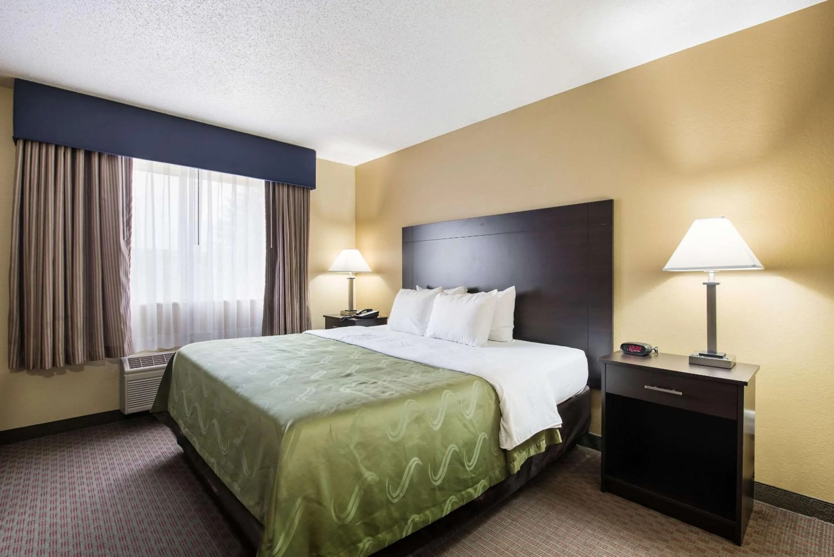 Photo of the whole room, Bed in Quality Inn & Suites Menomonie