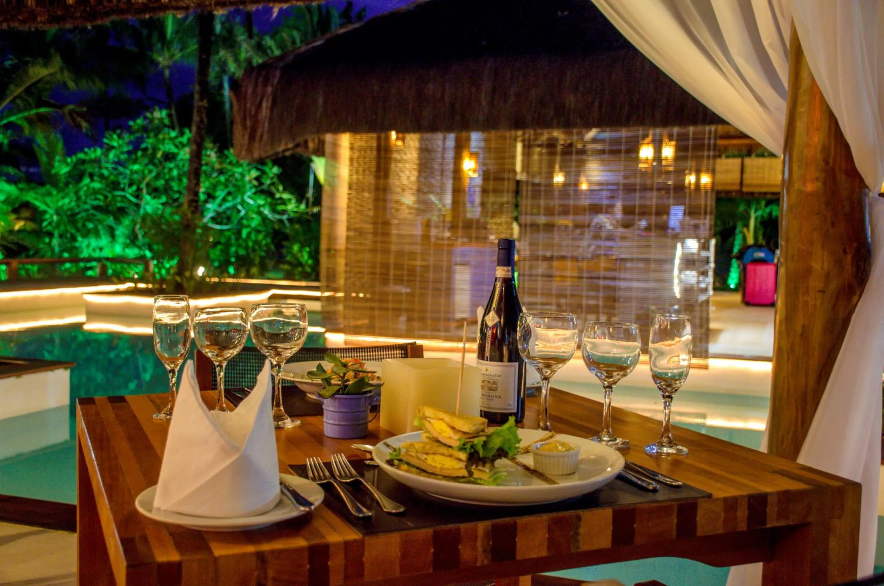 Restaurant/places to eat in Villa dos Corais