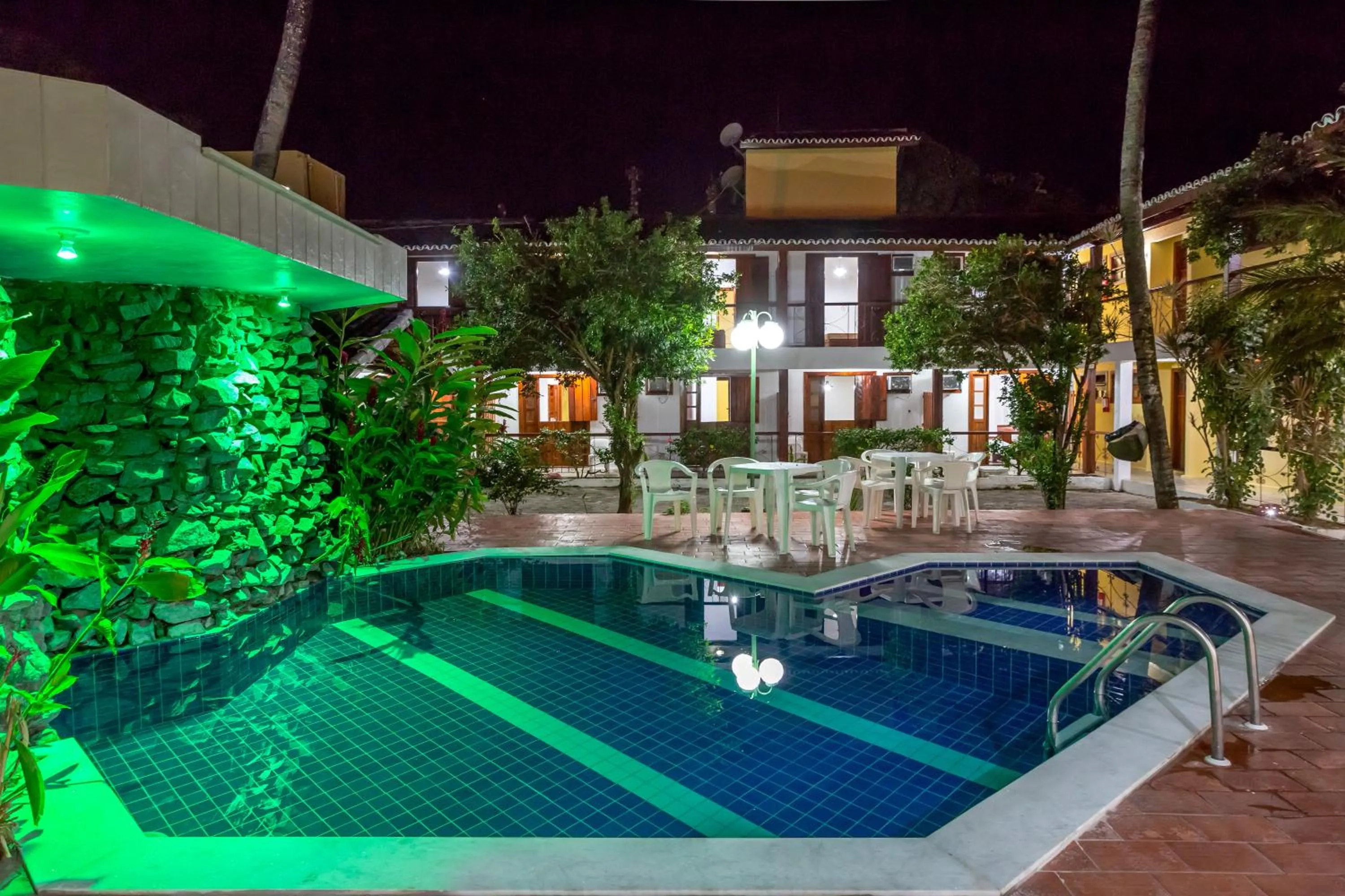 Swimming pool in Chauã Porto Hotel