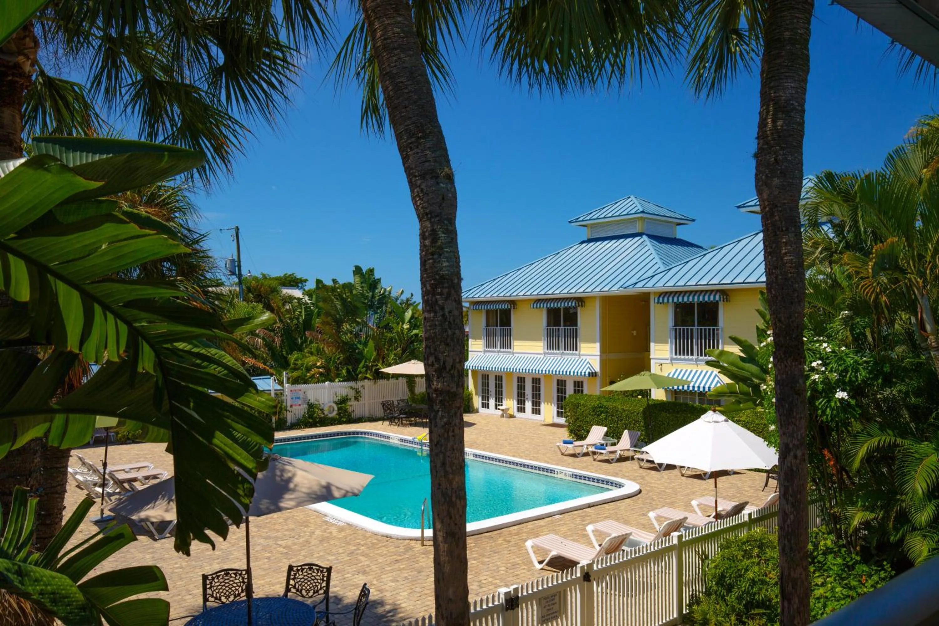 Swimming pool in Naples Garden Inn